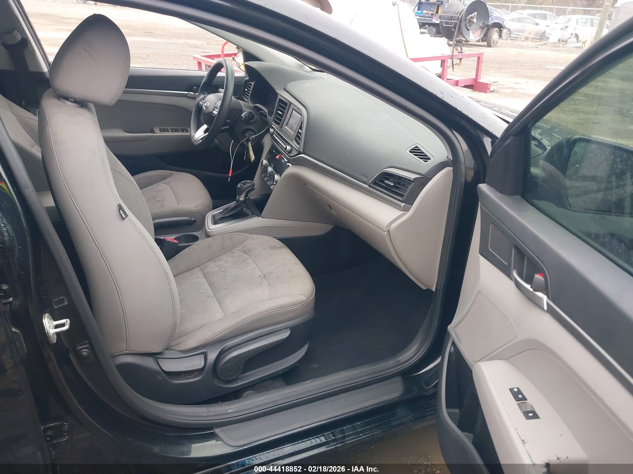 HYUNDAI ELANTRA image 5