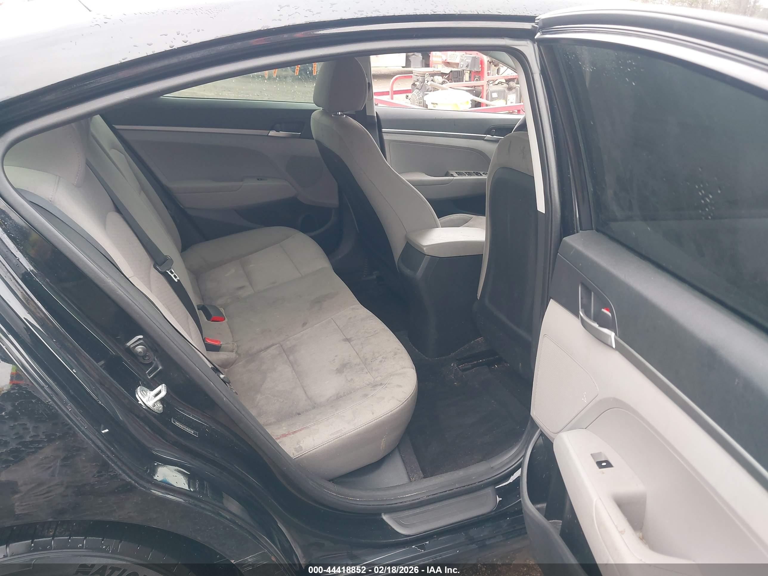HYUNDAI ELANTRA image 8