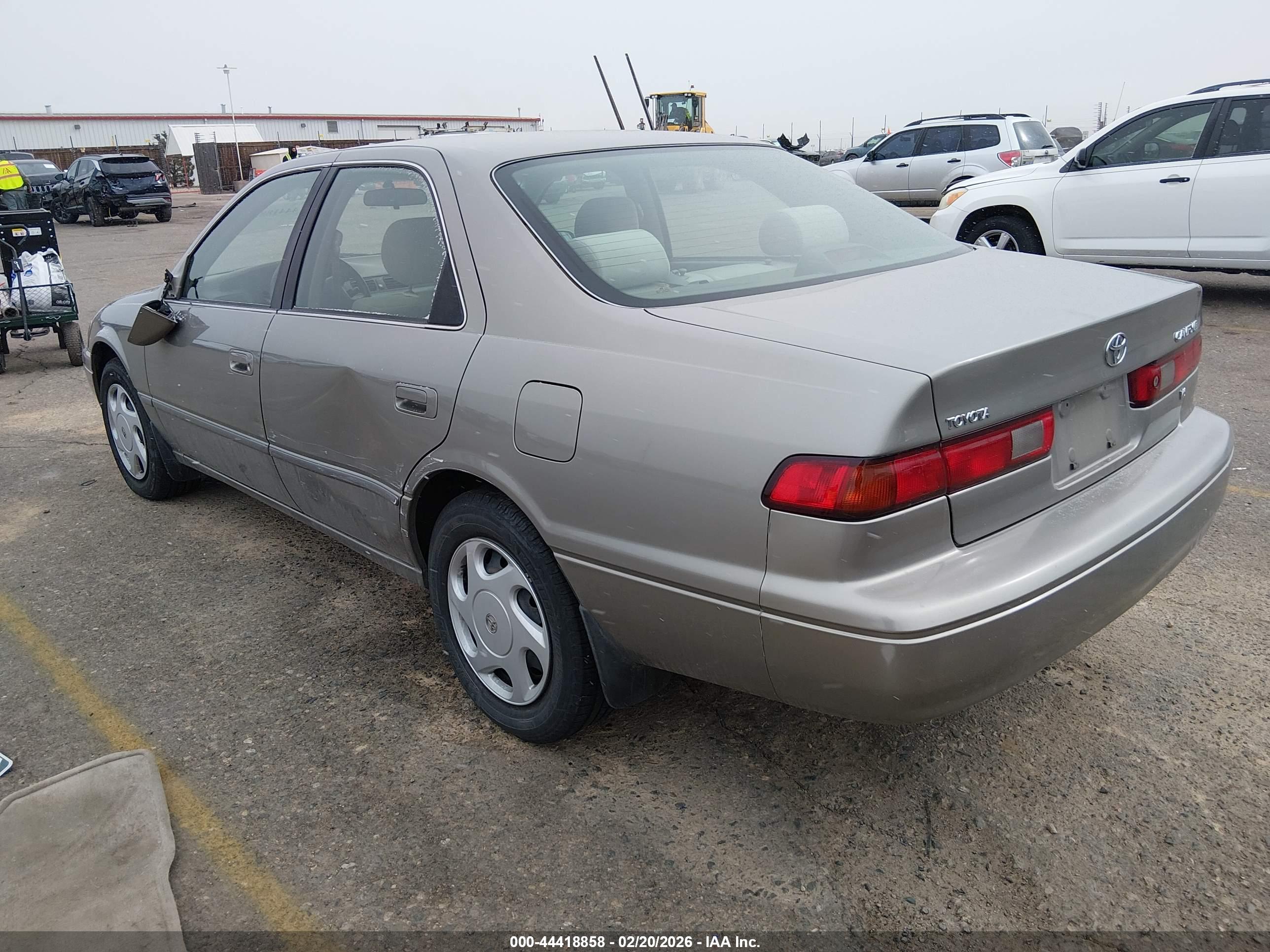 TOYOTA CAMRY image 3