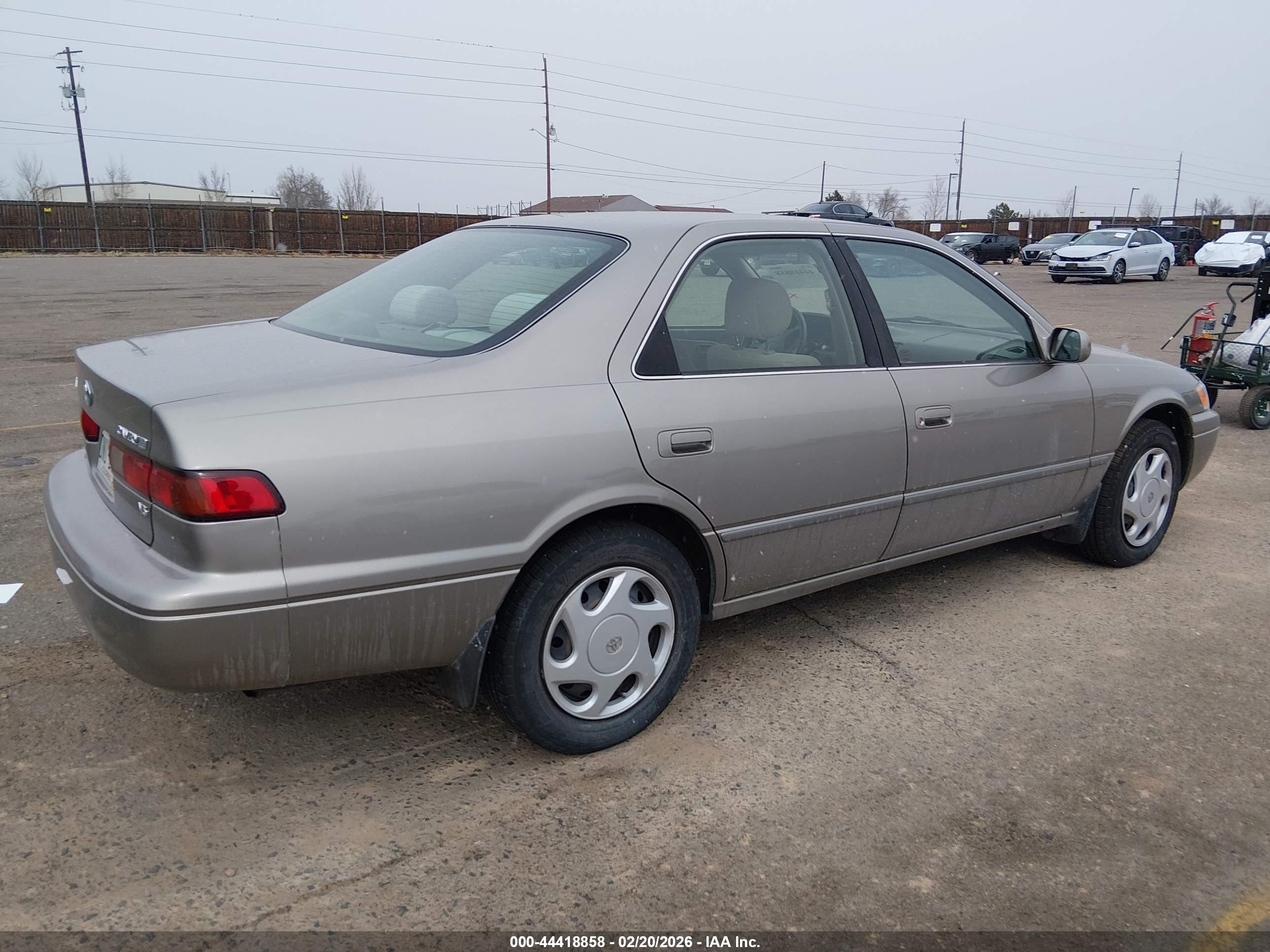 TOYOTA CAMRY image 4