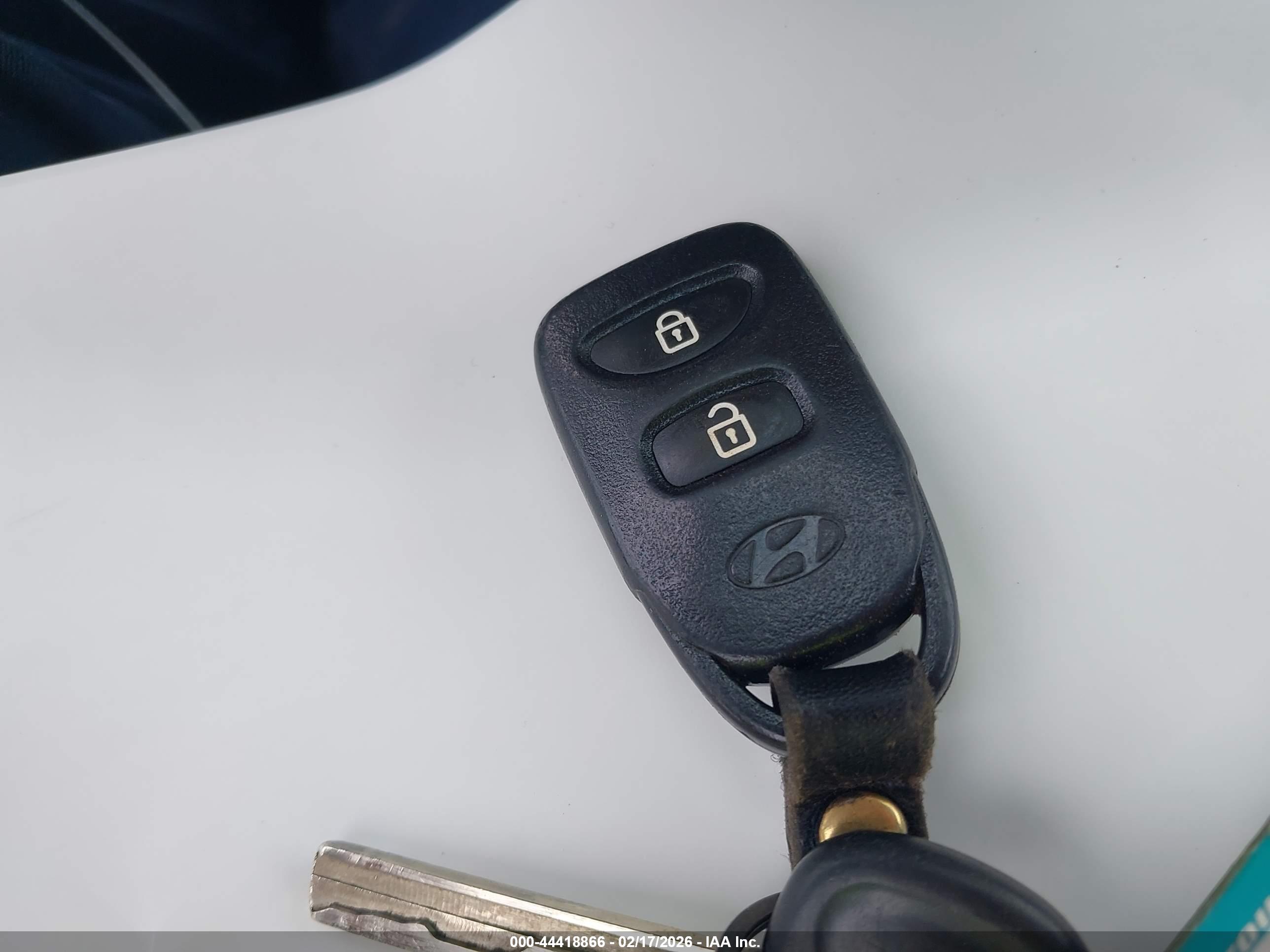 HYUNDAI ACCENT image 11