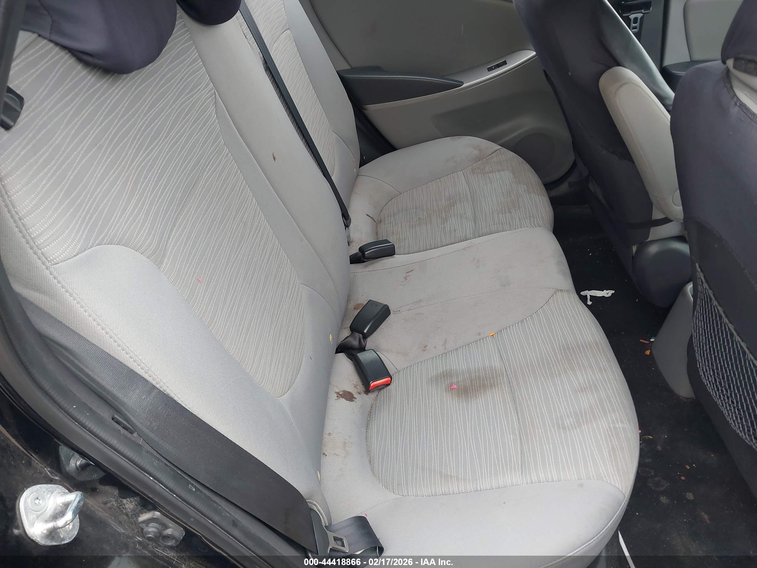 HYUNDAI ACCENT image 8