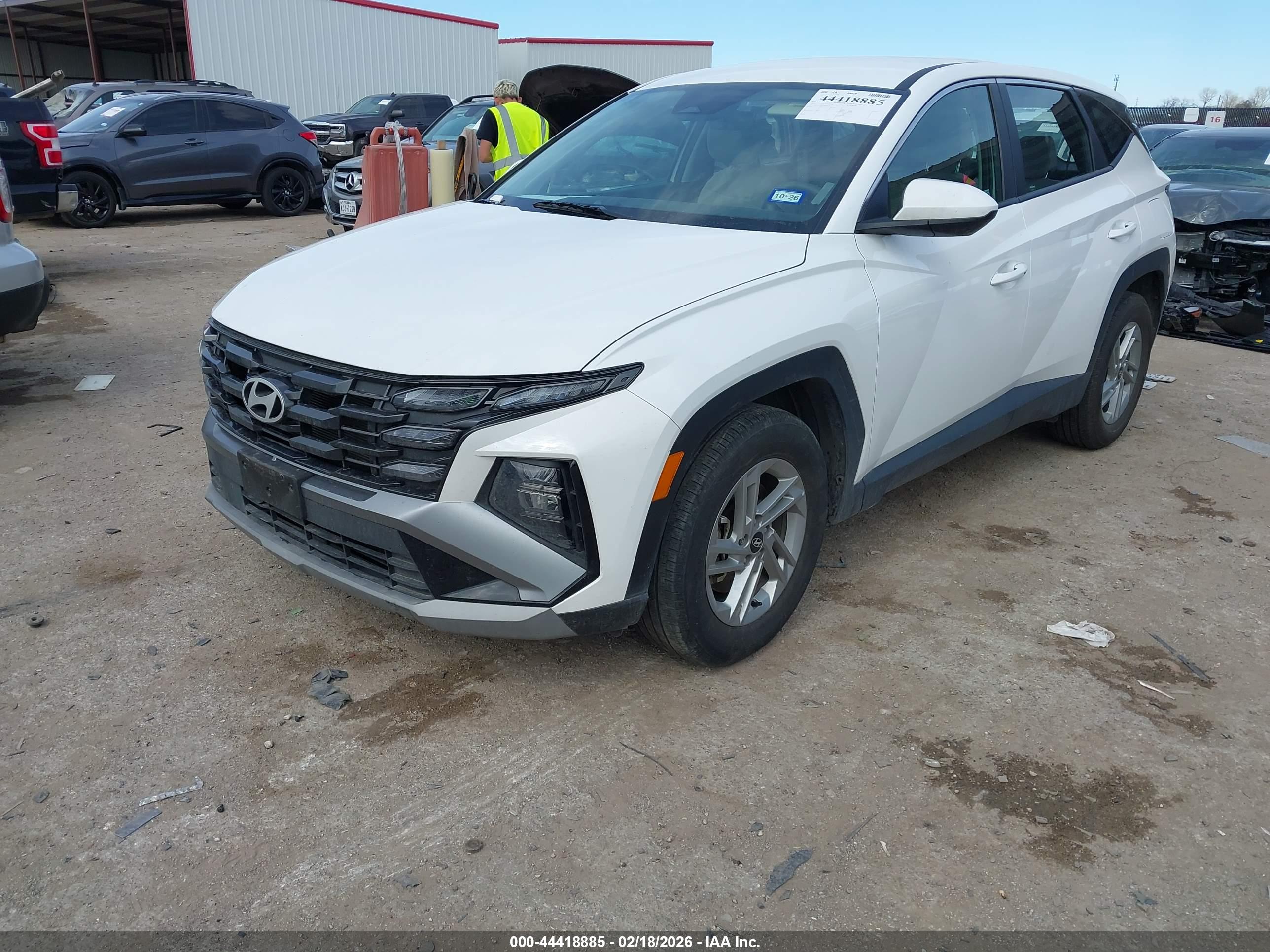HYUNDAI TUCSON image 2
