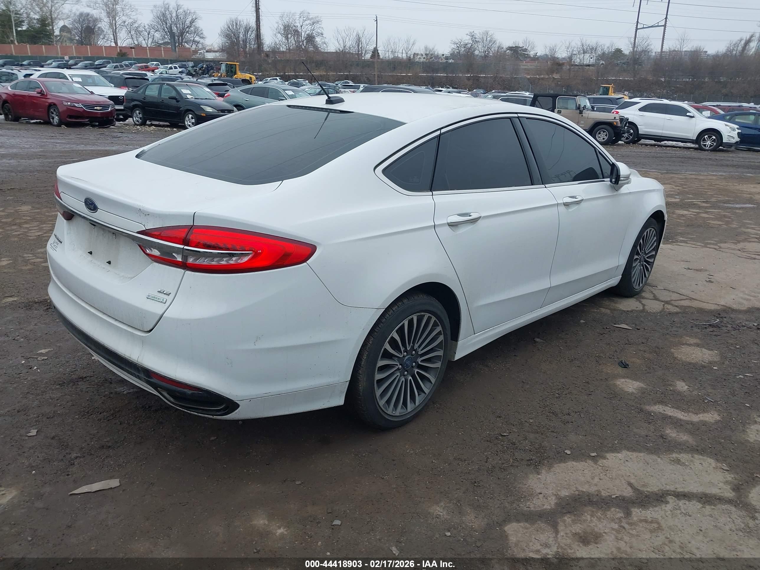 FORD FUSION image 4