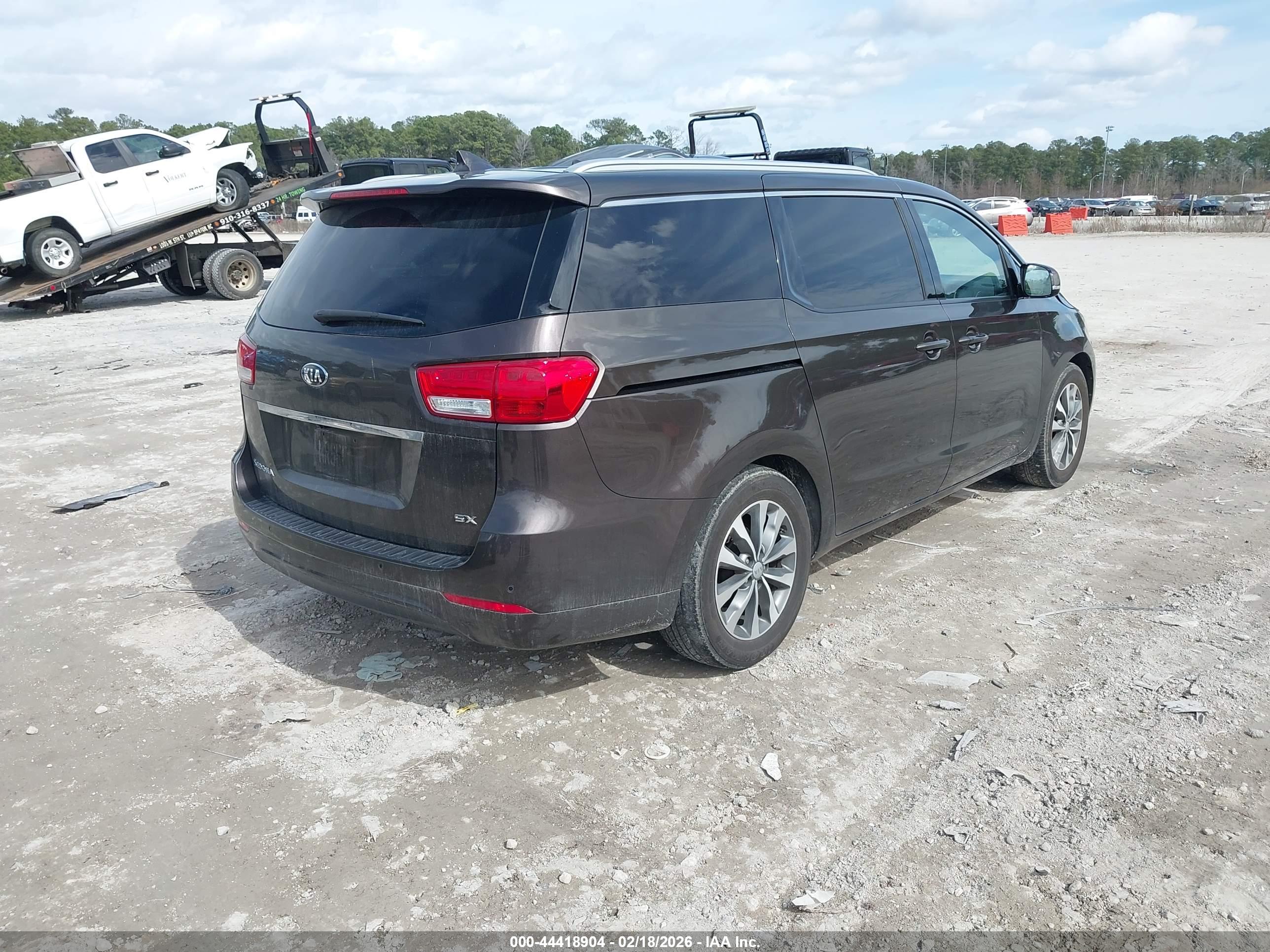 KIA SEDONA image 4
