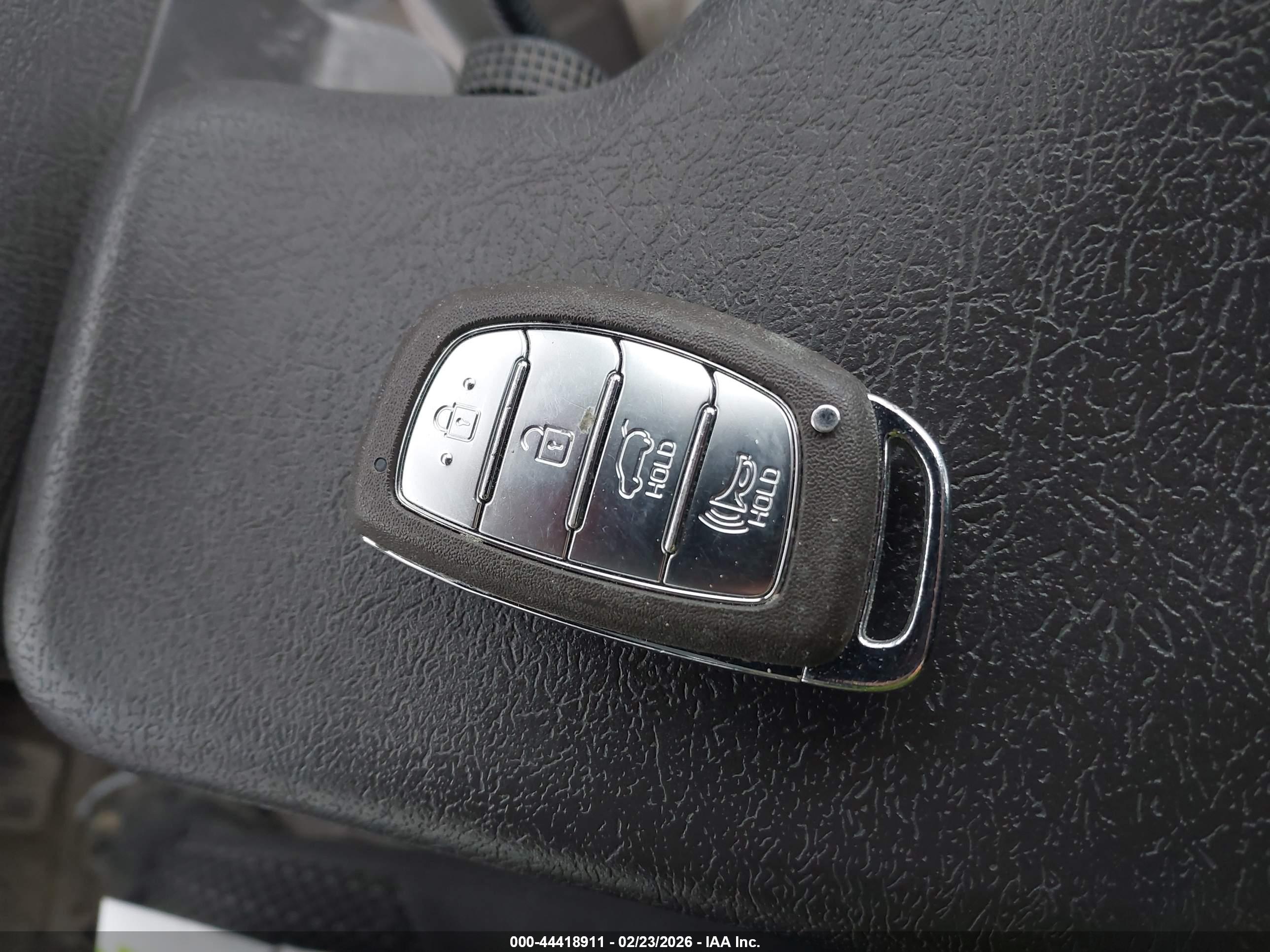 HYUNDAI TUCSON image 11