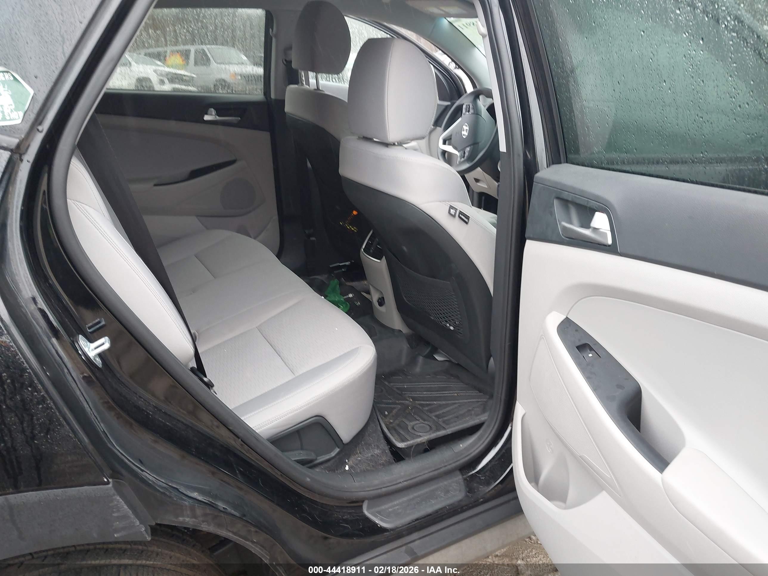 HYUNDAI TUCSON image 8