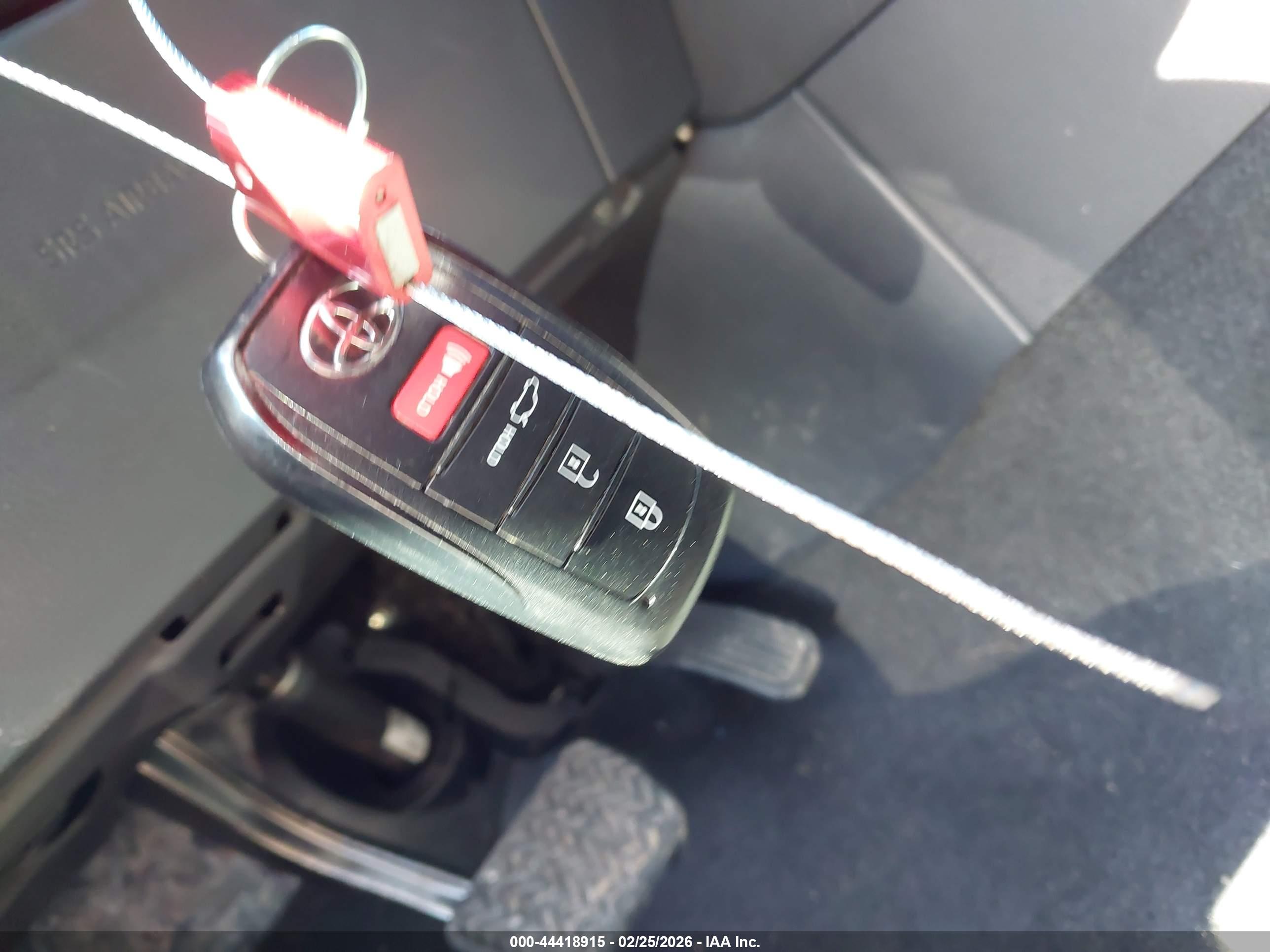 TOYOTA COROLLA image 11