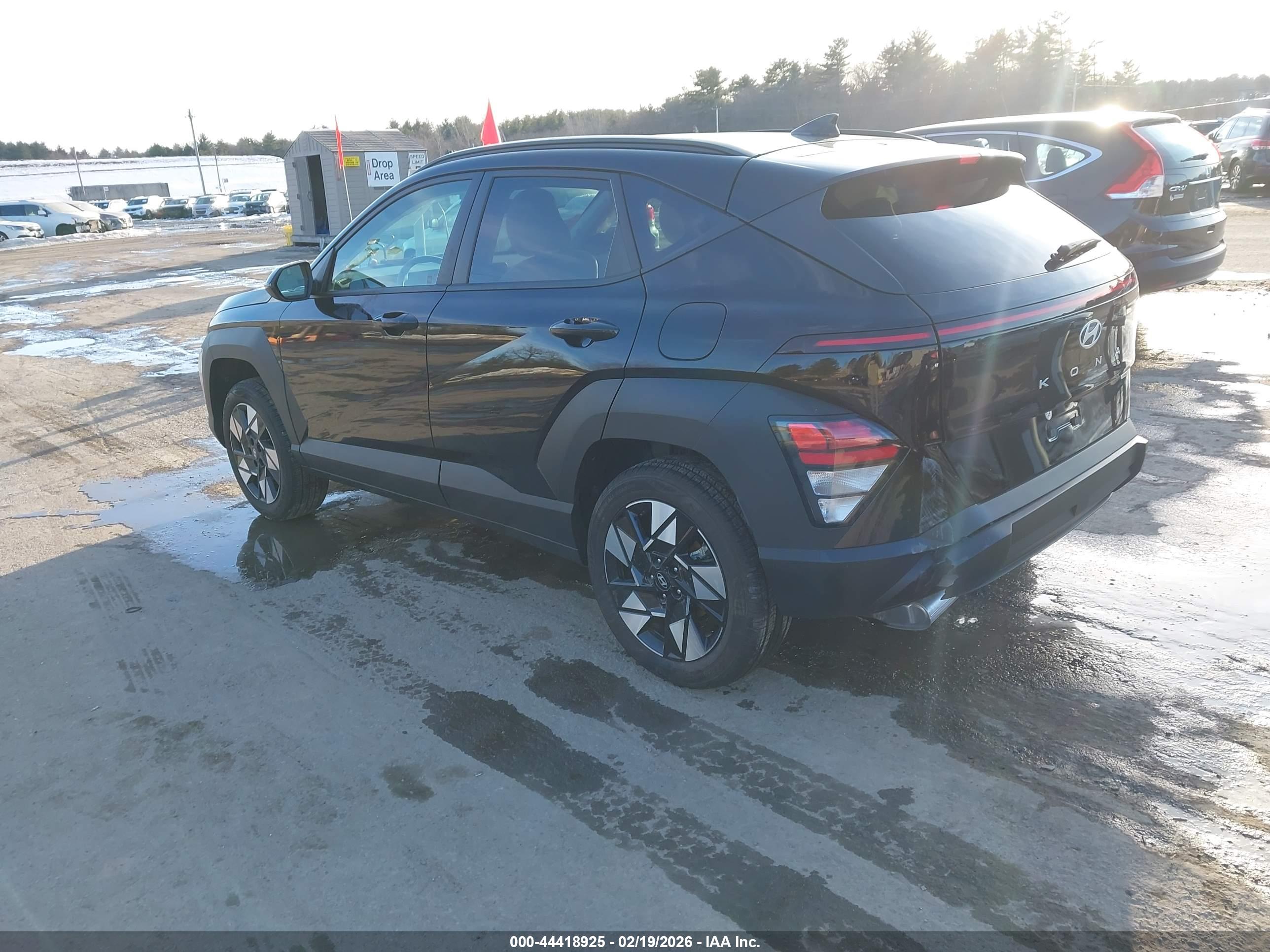 HYUNDAI KONA image 3