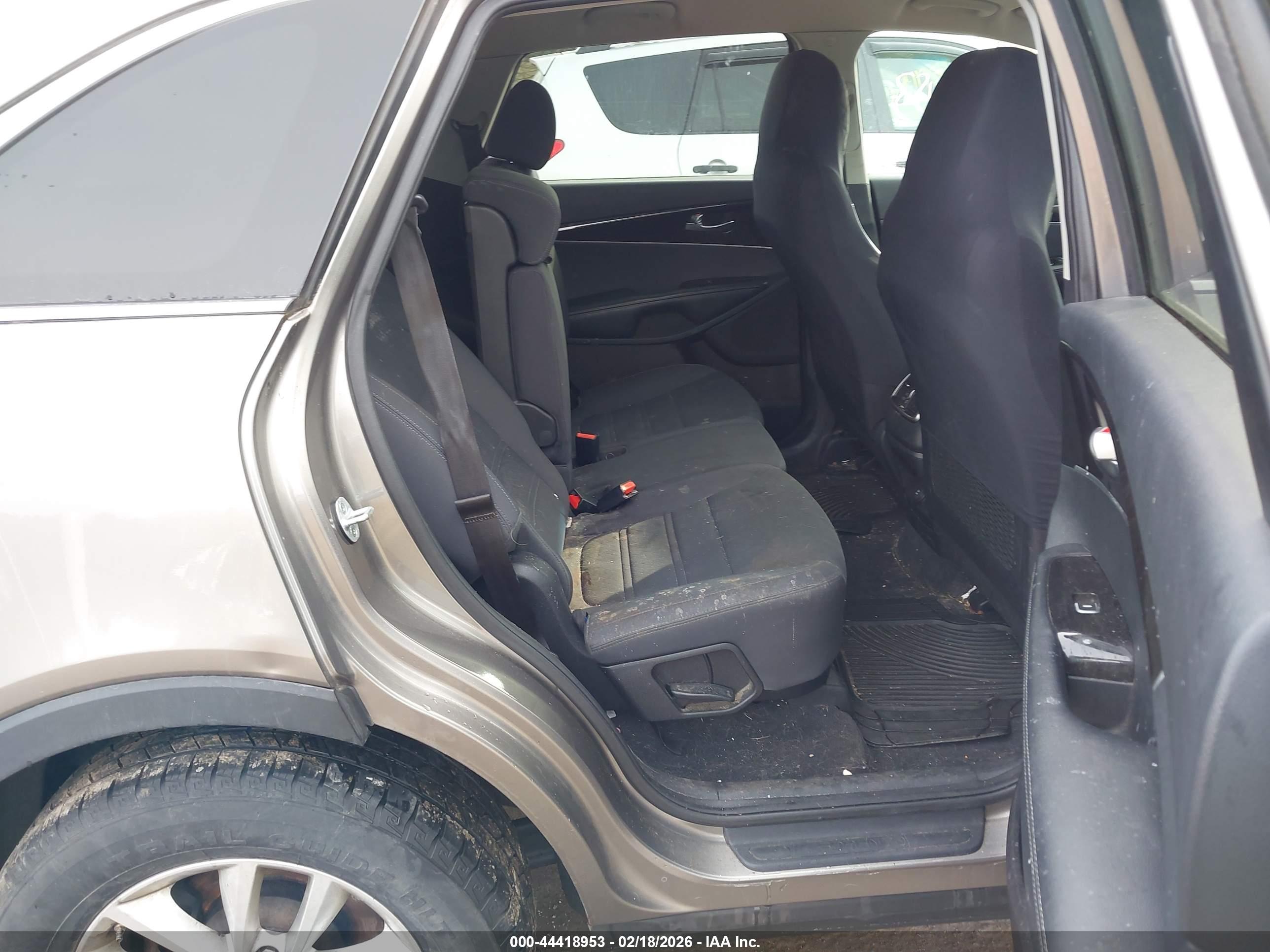 KIA SORENTO image 8