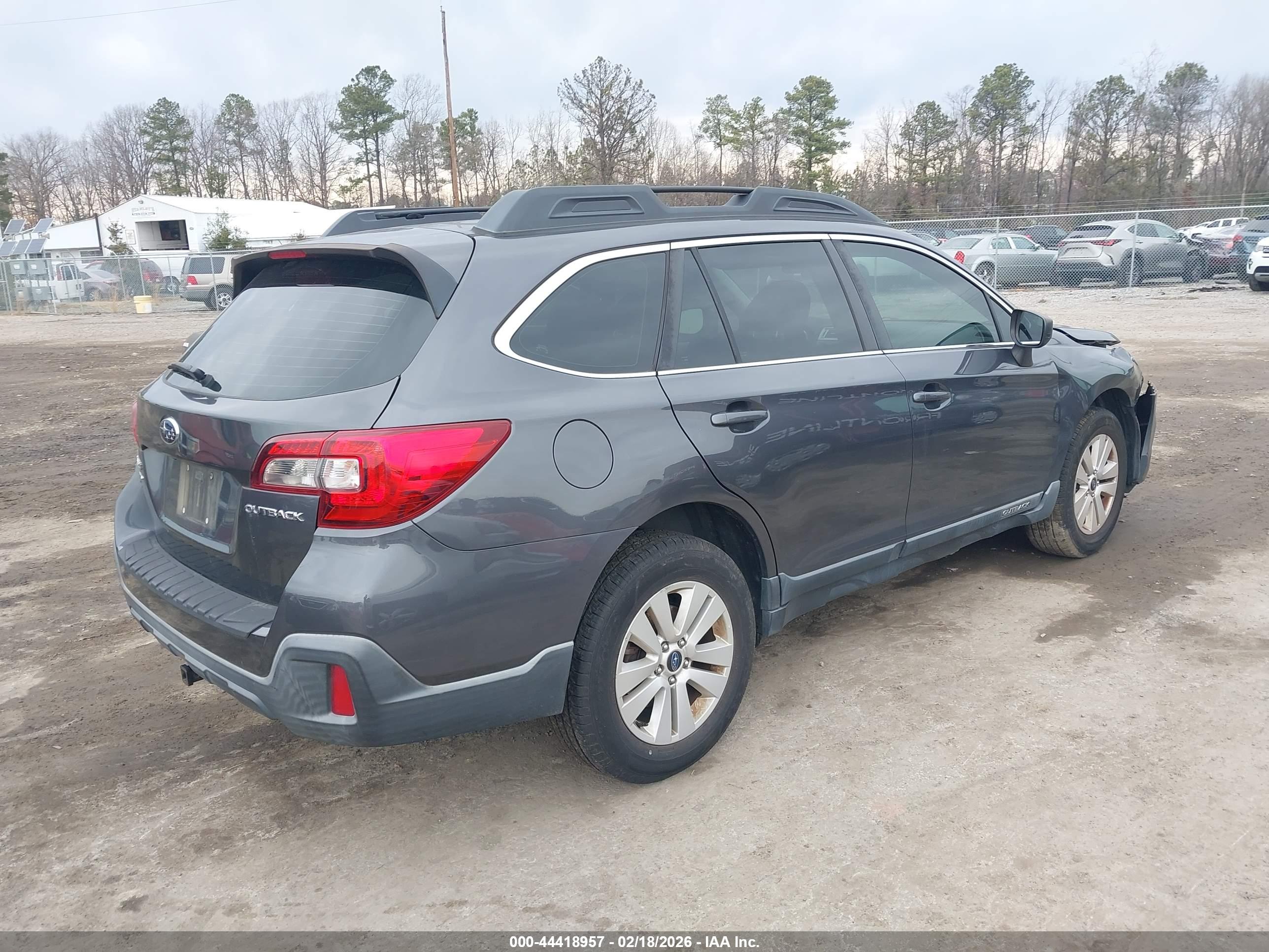 SUBARU OUTBACK image 4
