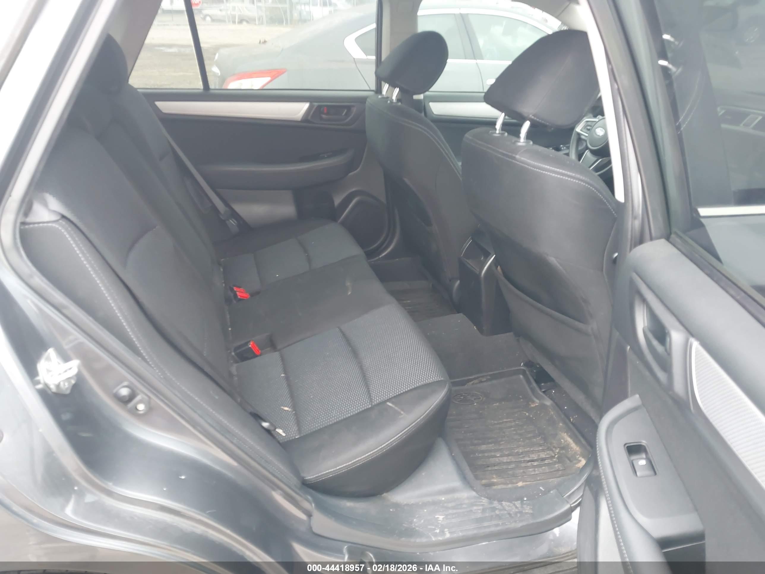 SUBARU OUTBACK image 8