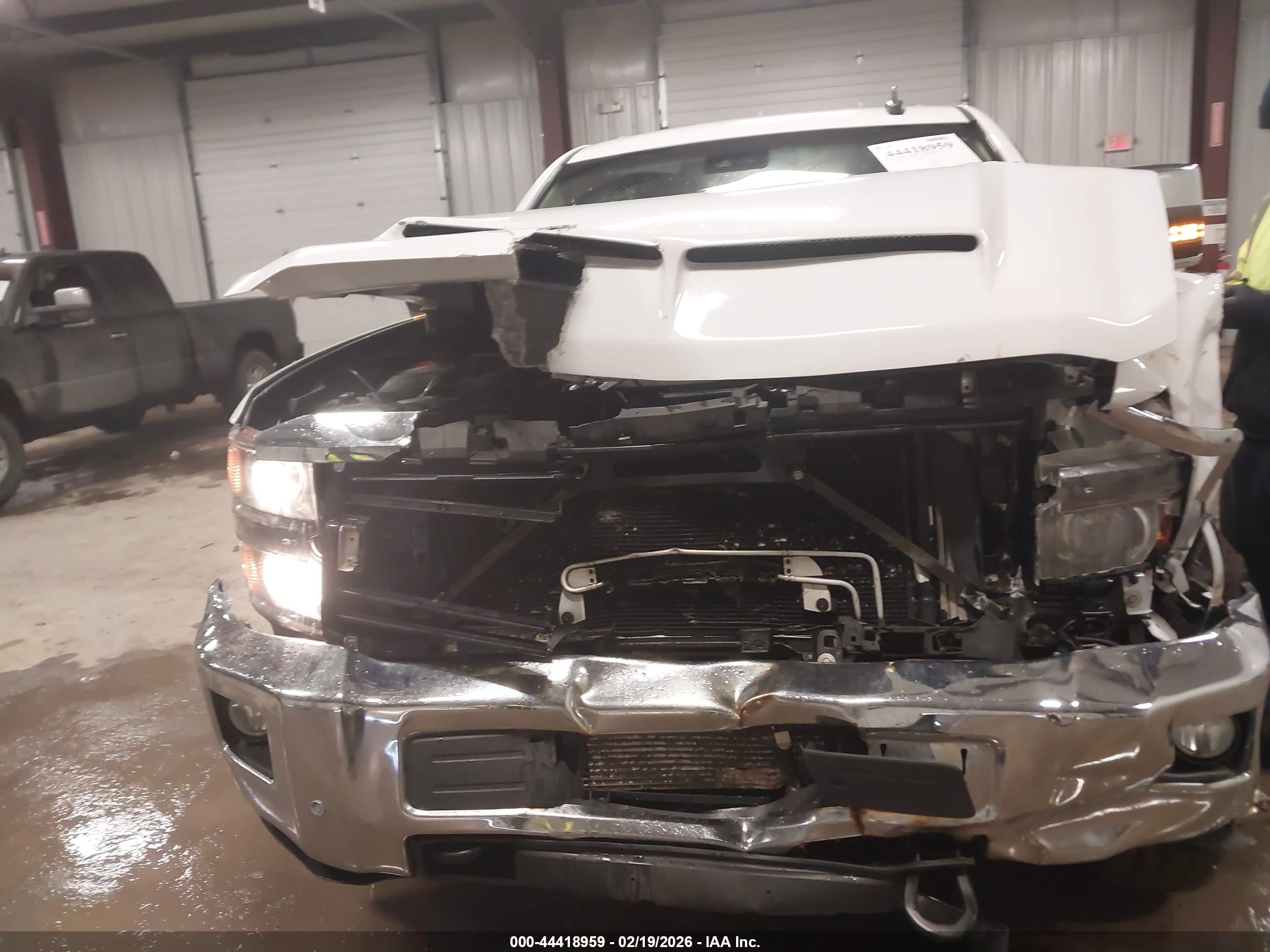 CHEVROLET SILVERADO image 6