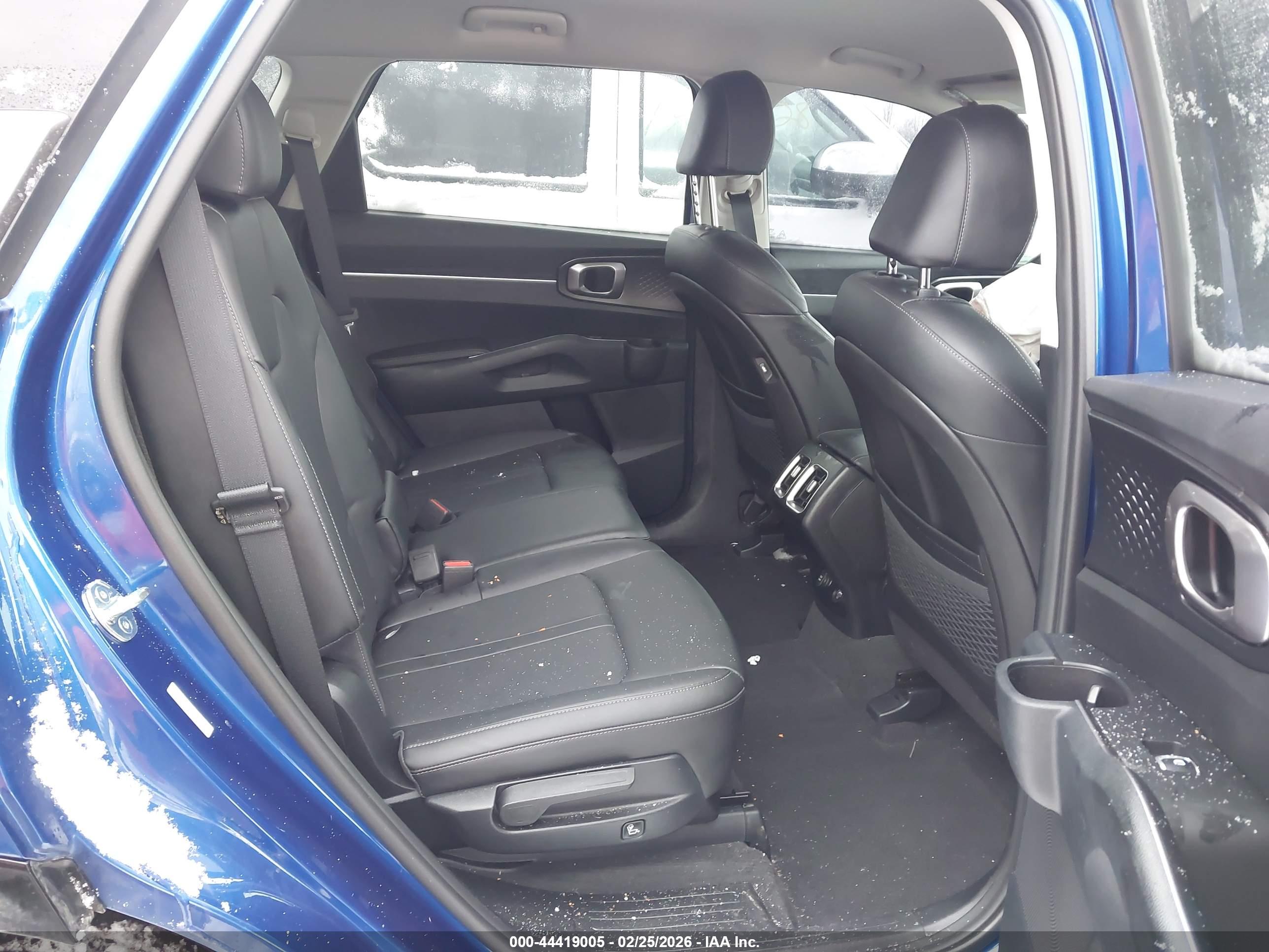 KIA SORENTO image 8