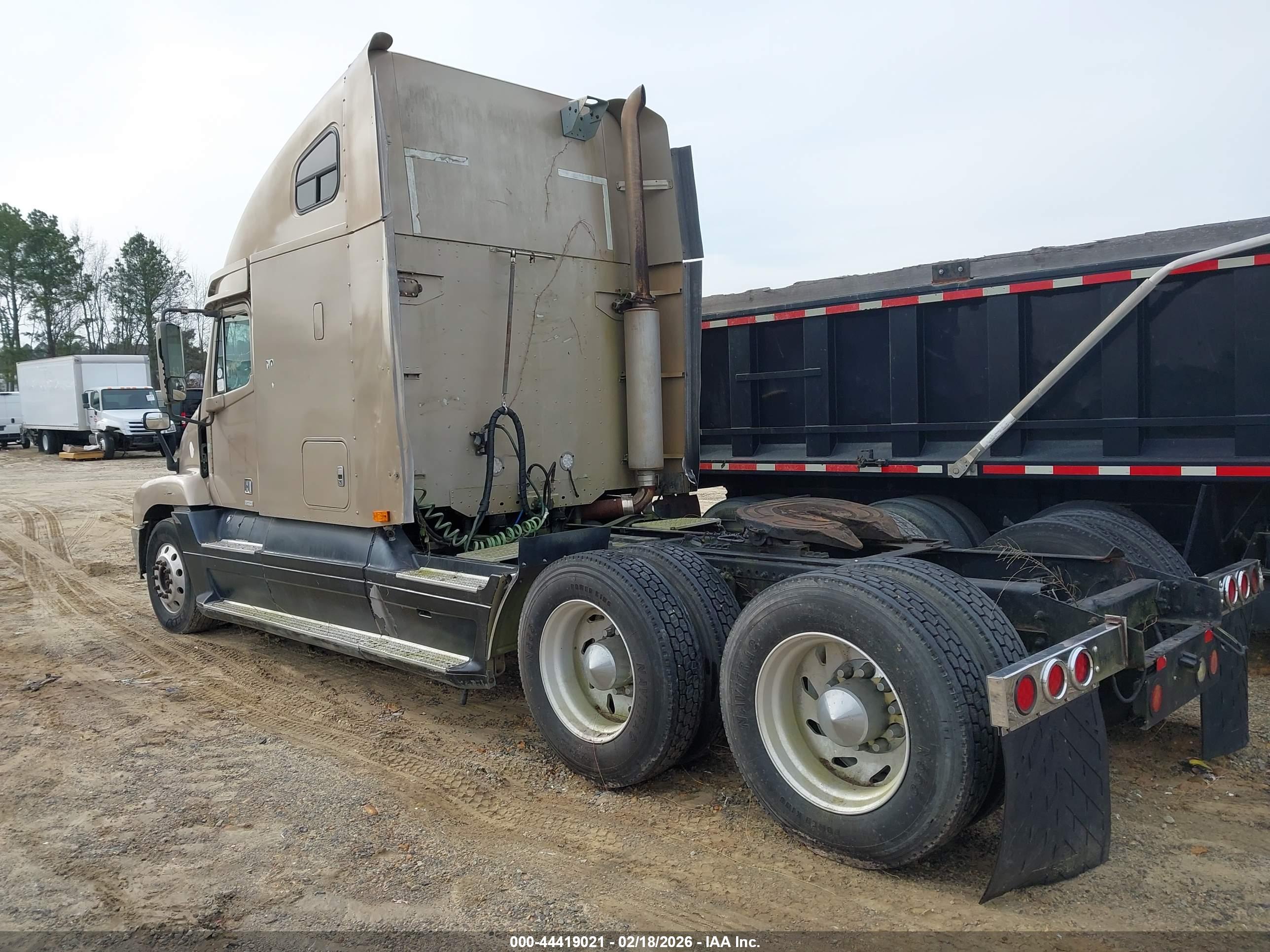 FREIGHTLINER CONVENTIONAL image 3