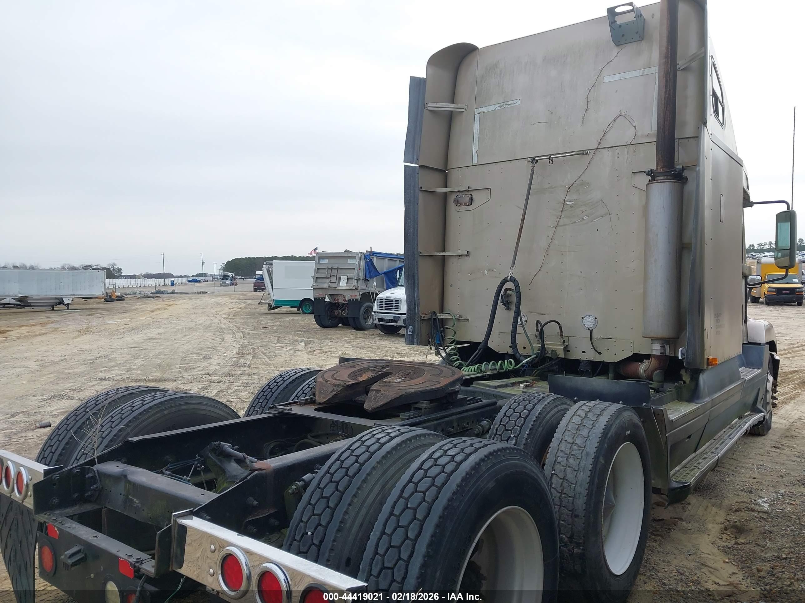 FREIGHTLINER CONVENTIONAL image 4