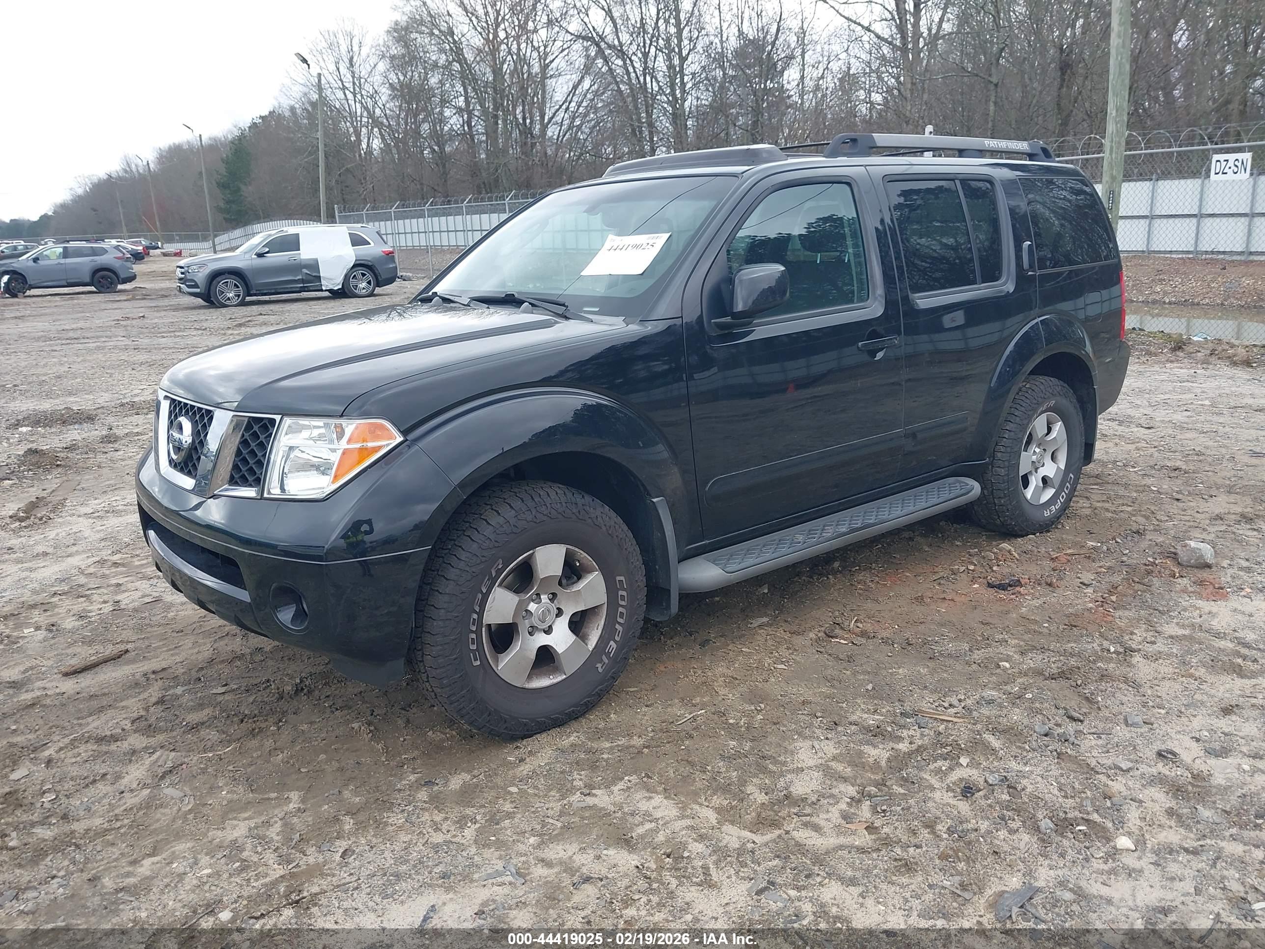 NISSAN PATHFINDER image 2