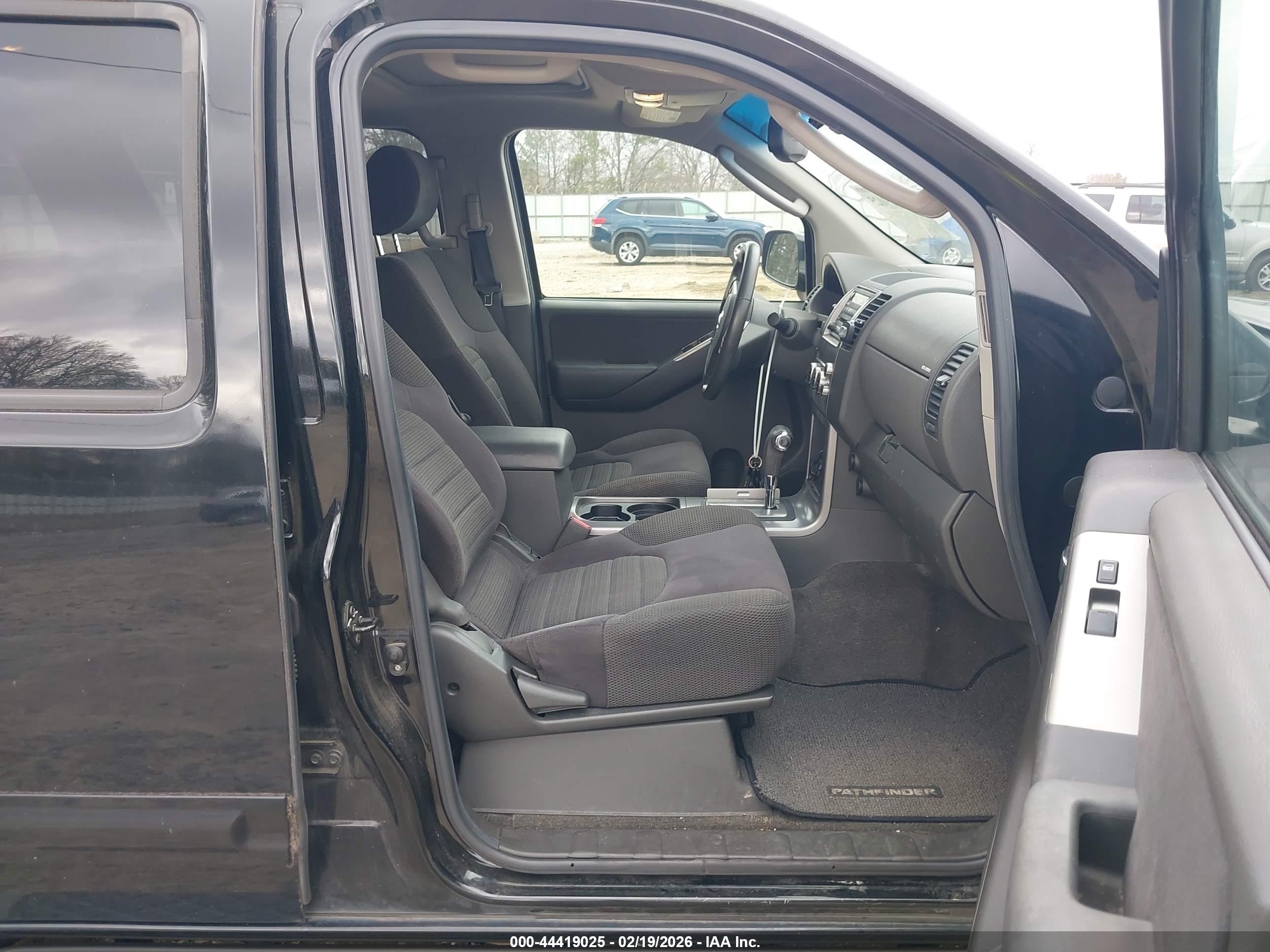 NISSAN PATHFINDER image 5