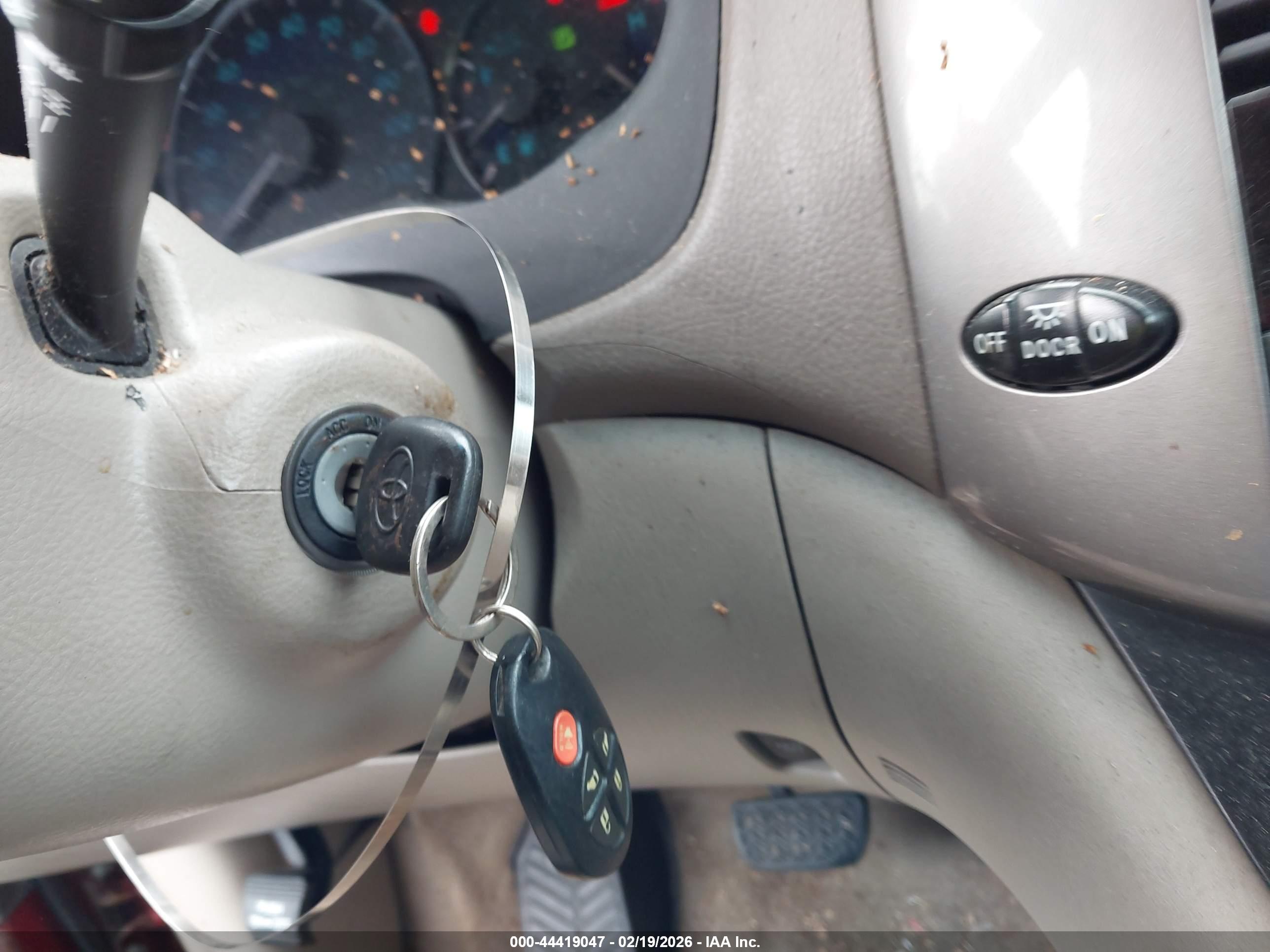 TOYOTA SIENNA image 11