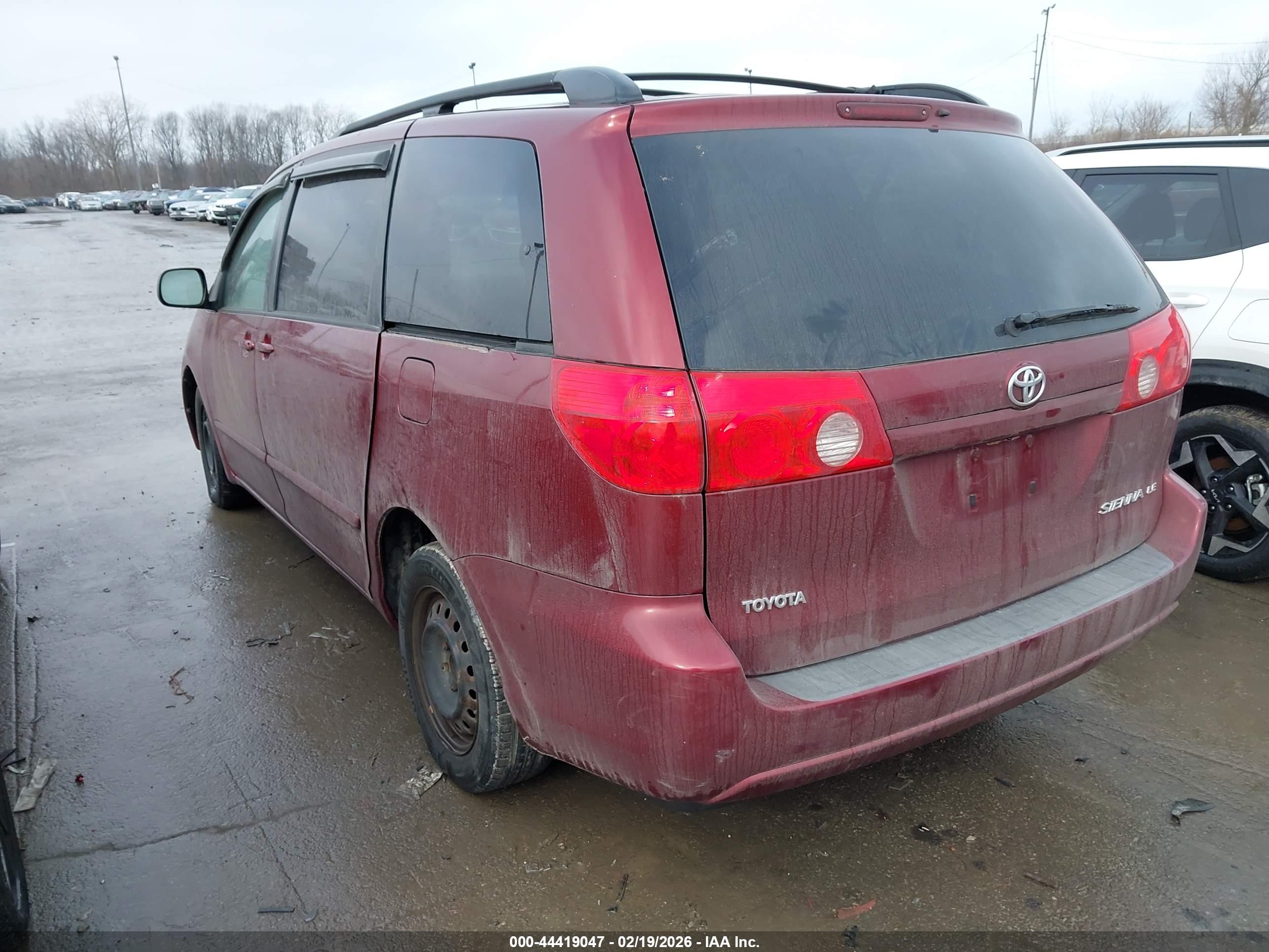 TOYOTA SIENNA image 3