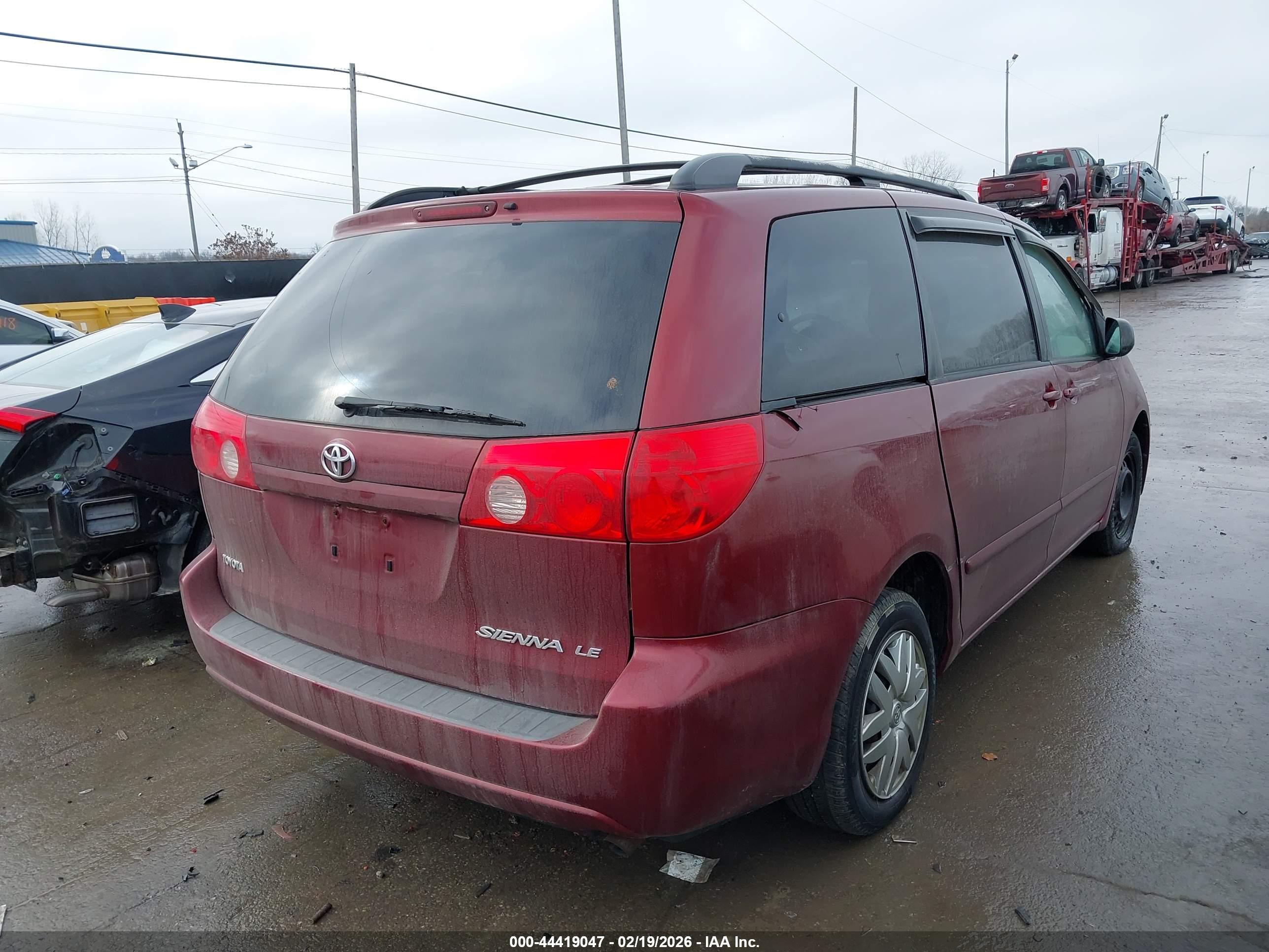 TOYOTA SIENNA image 4