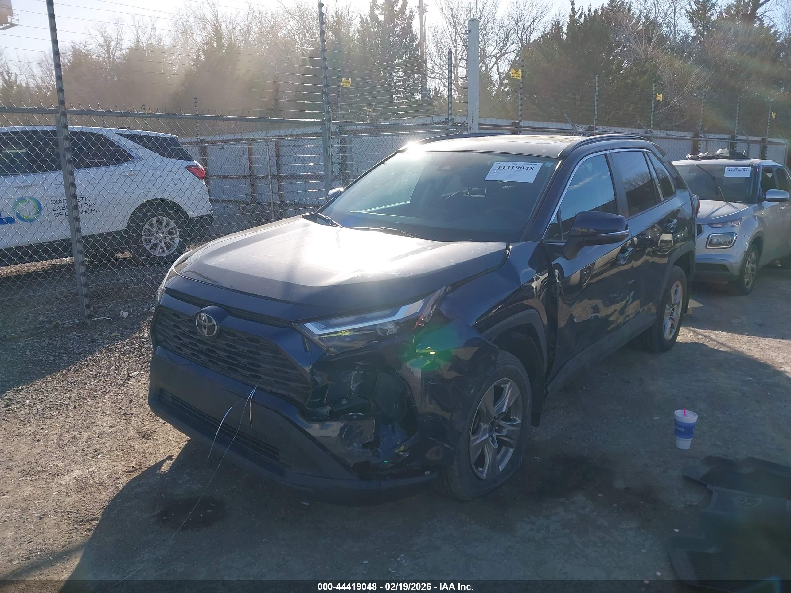 TOYOTA RAV4 image 2