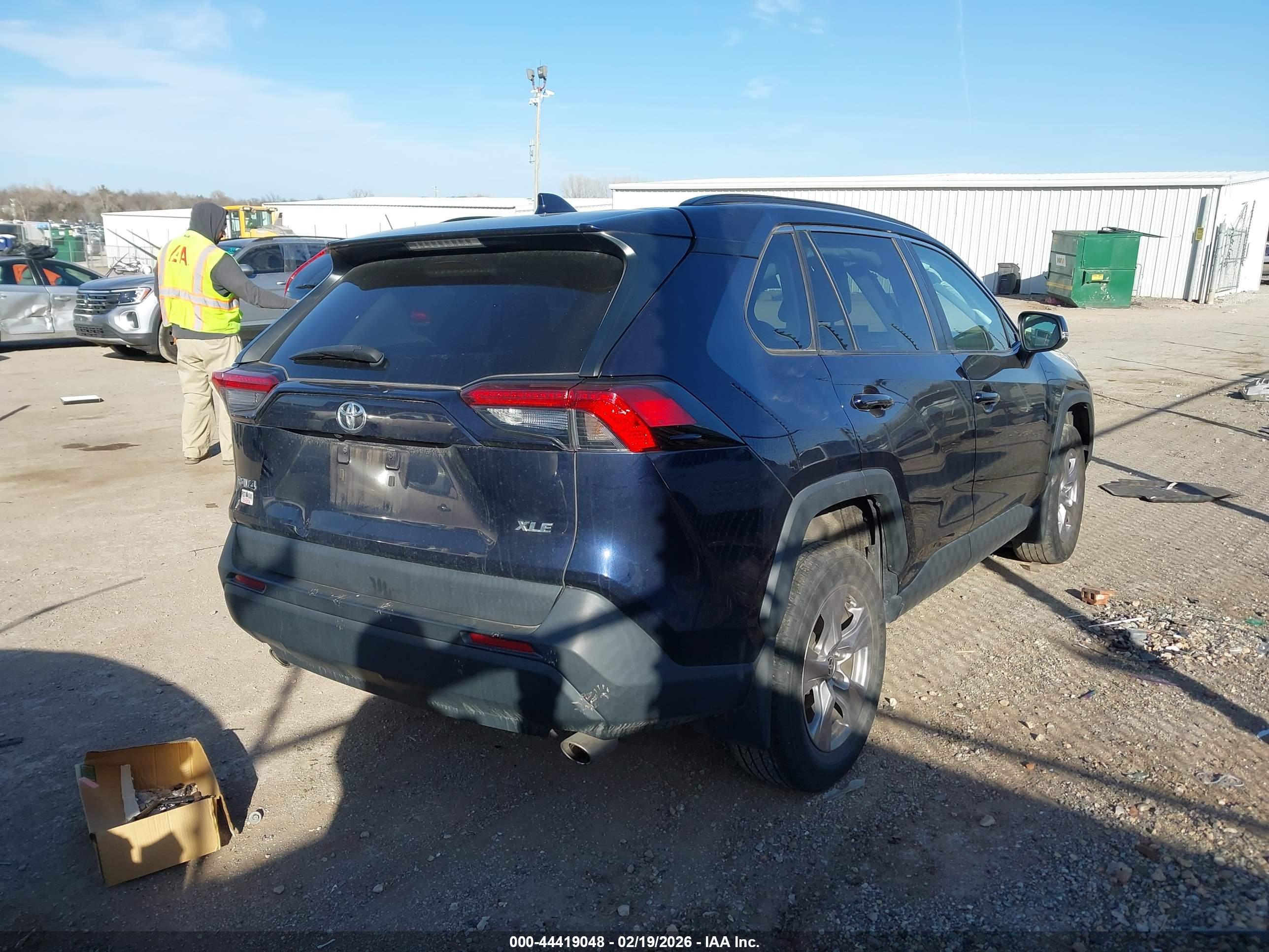 TOYOTA RAV4 image 4