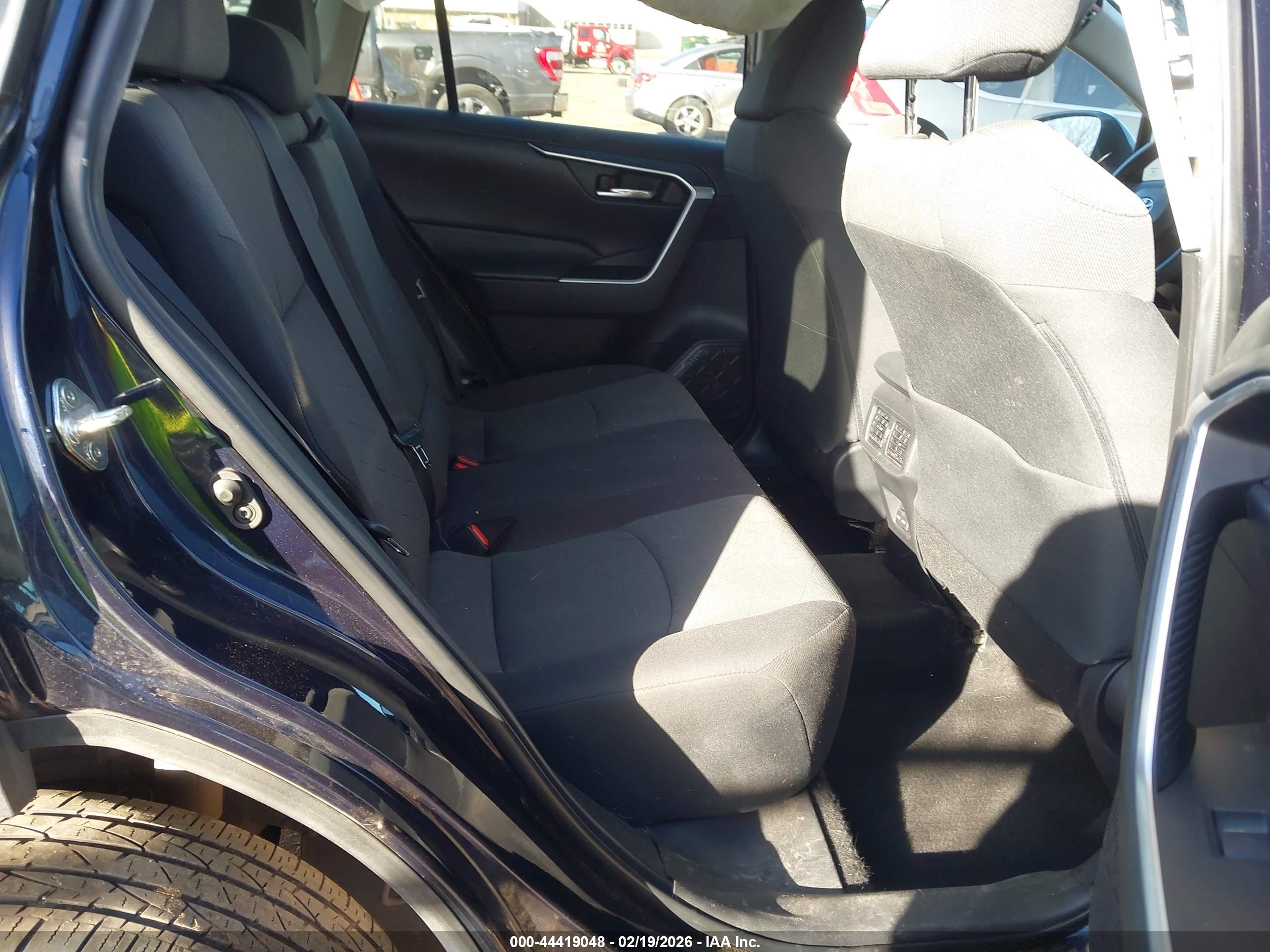 TOYOTA RAV4 image 8