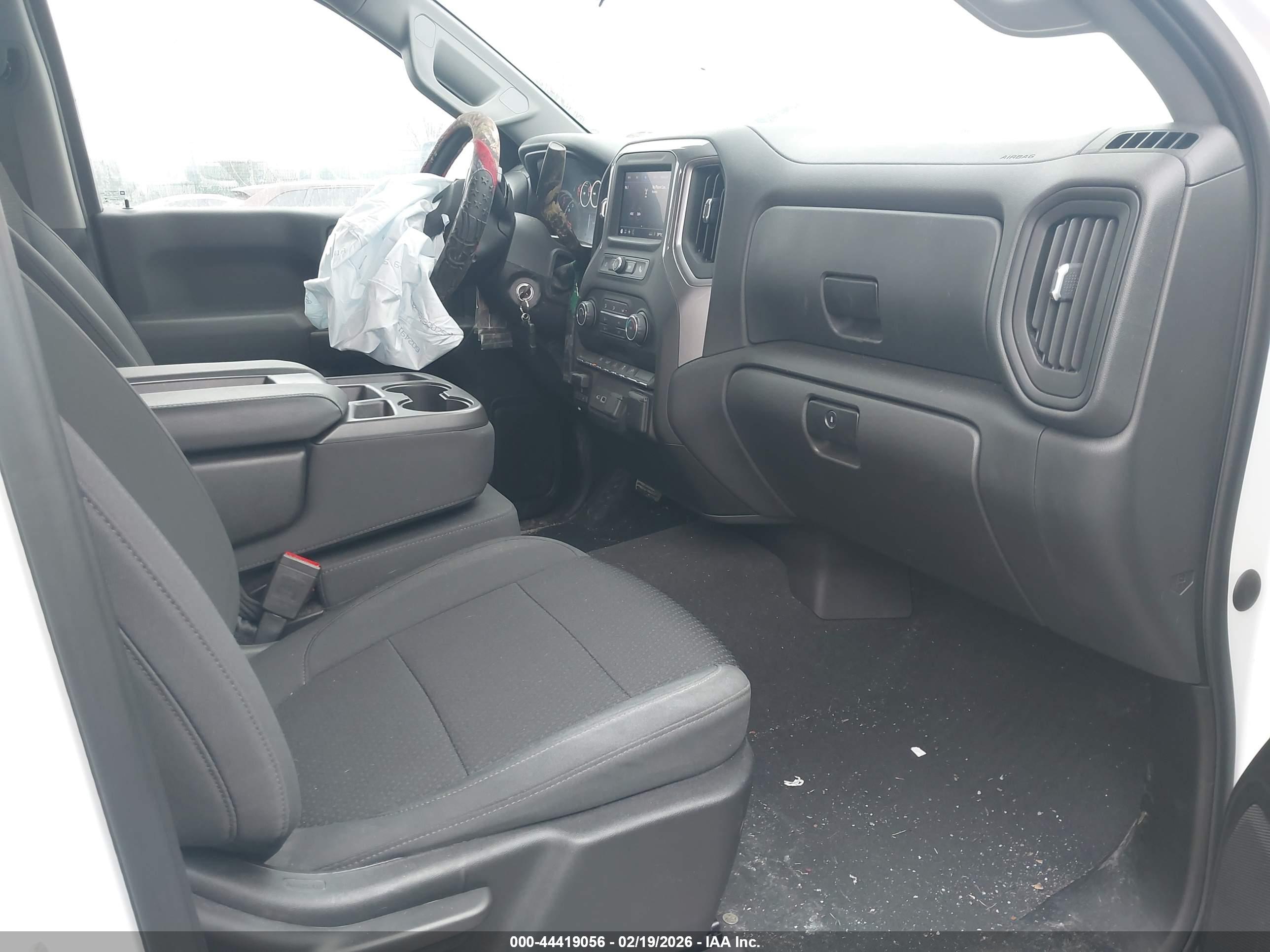 CHEVROLET SILVERADO image 5