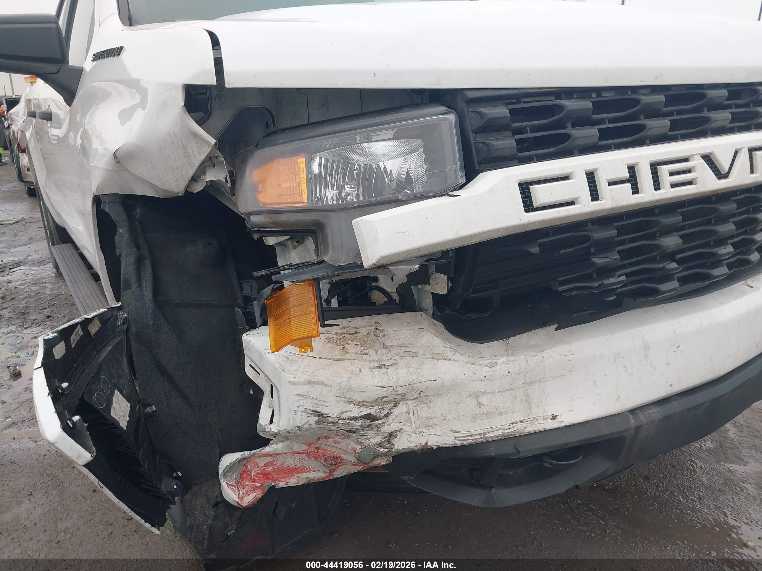CHEVROLET SILVERADO image 6