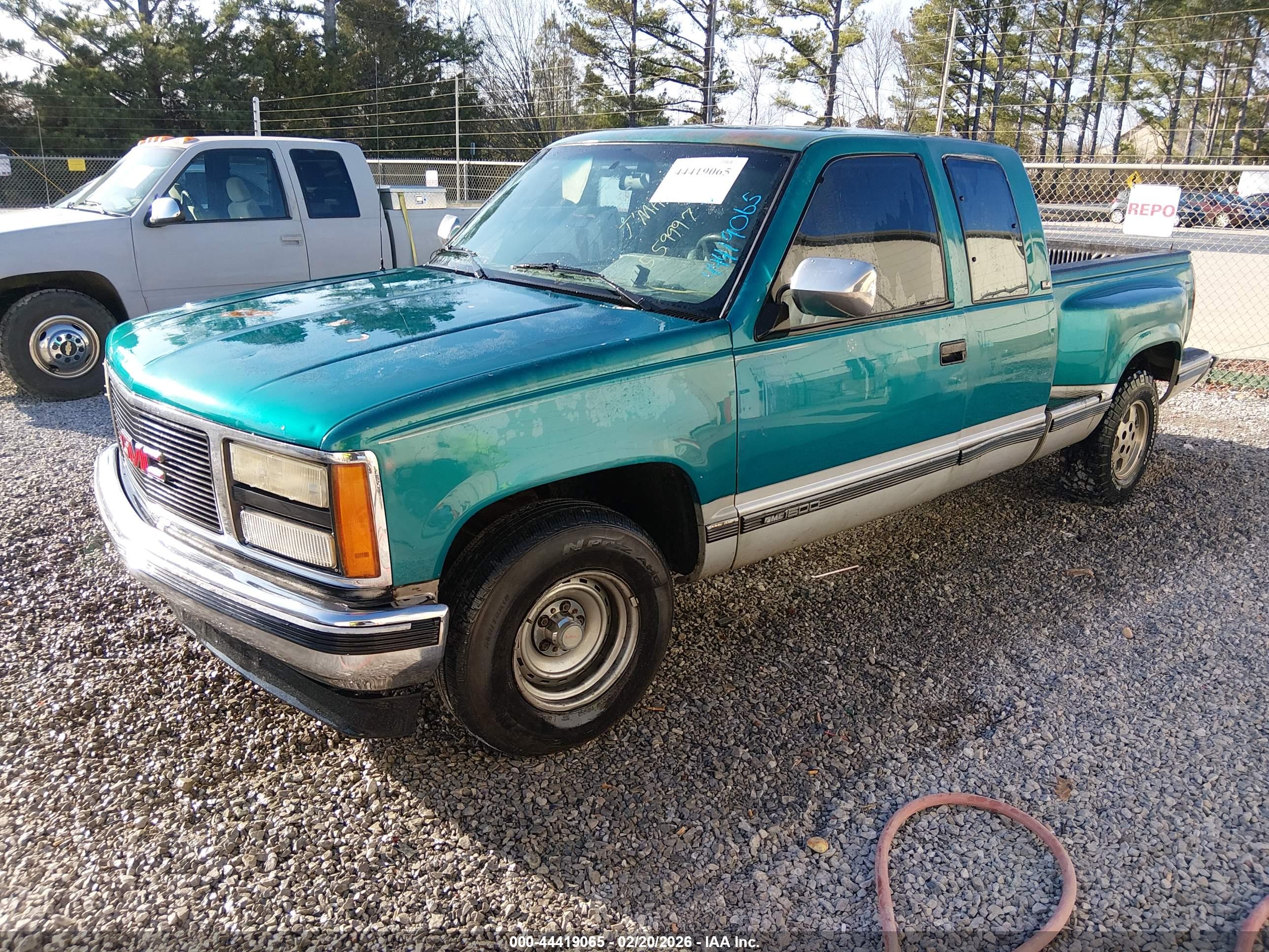 GMC SIERRA image 2