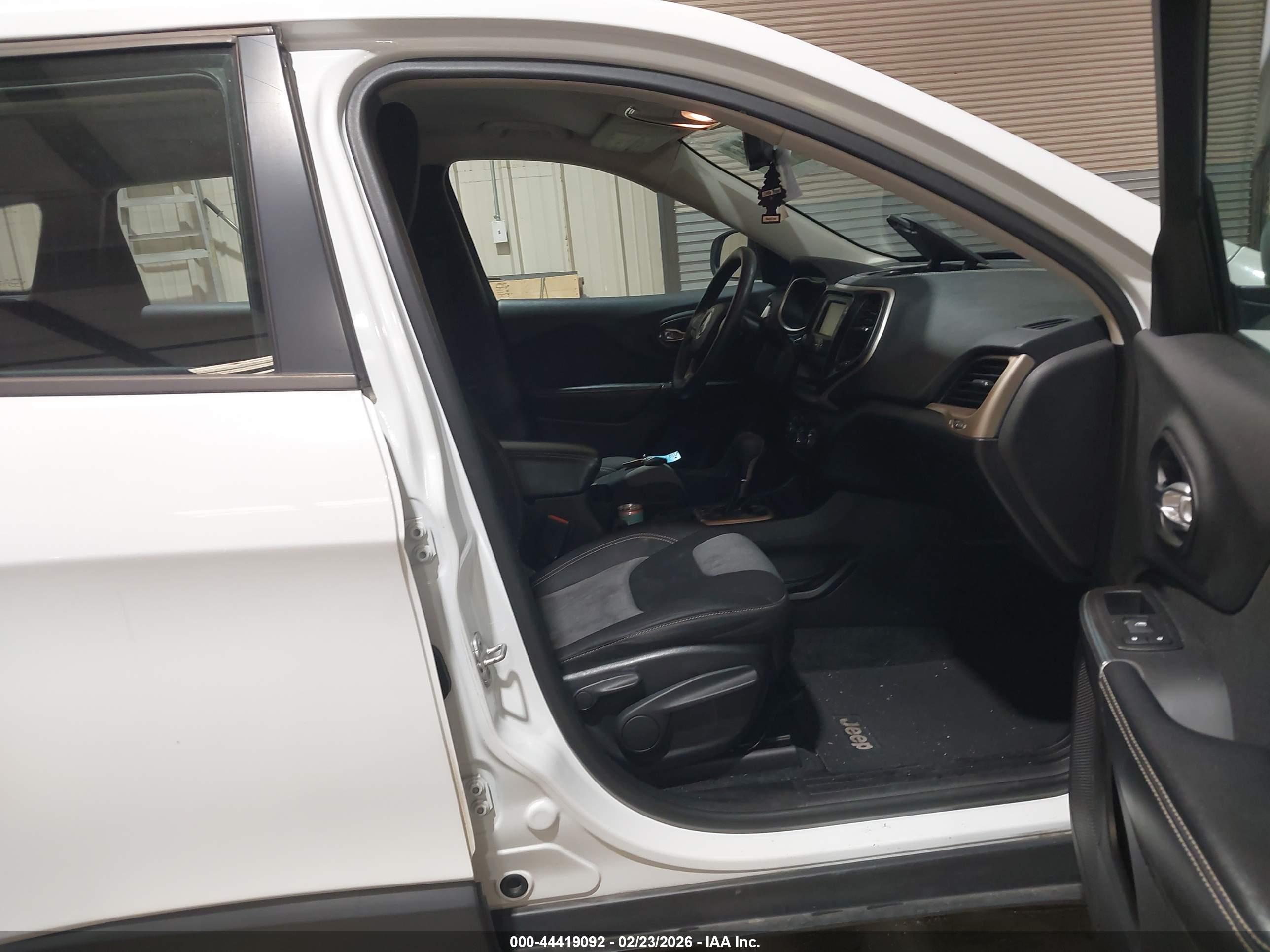JEEP CHEROKEE image 5
