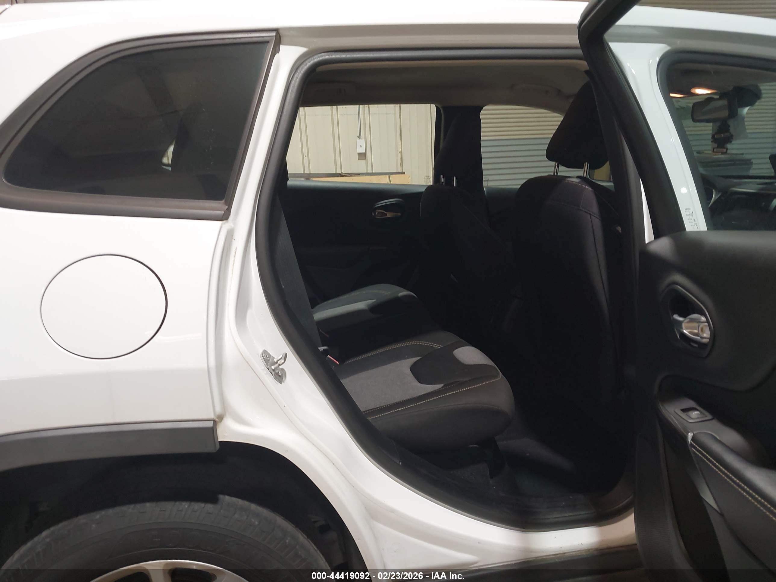 JEEP CHEROKEE image 8