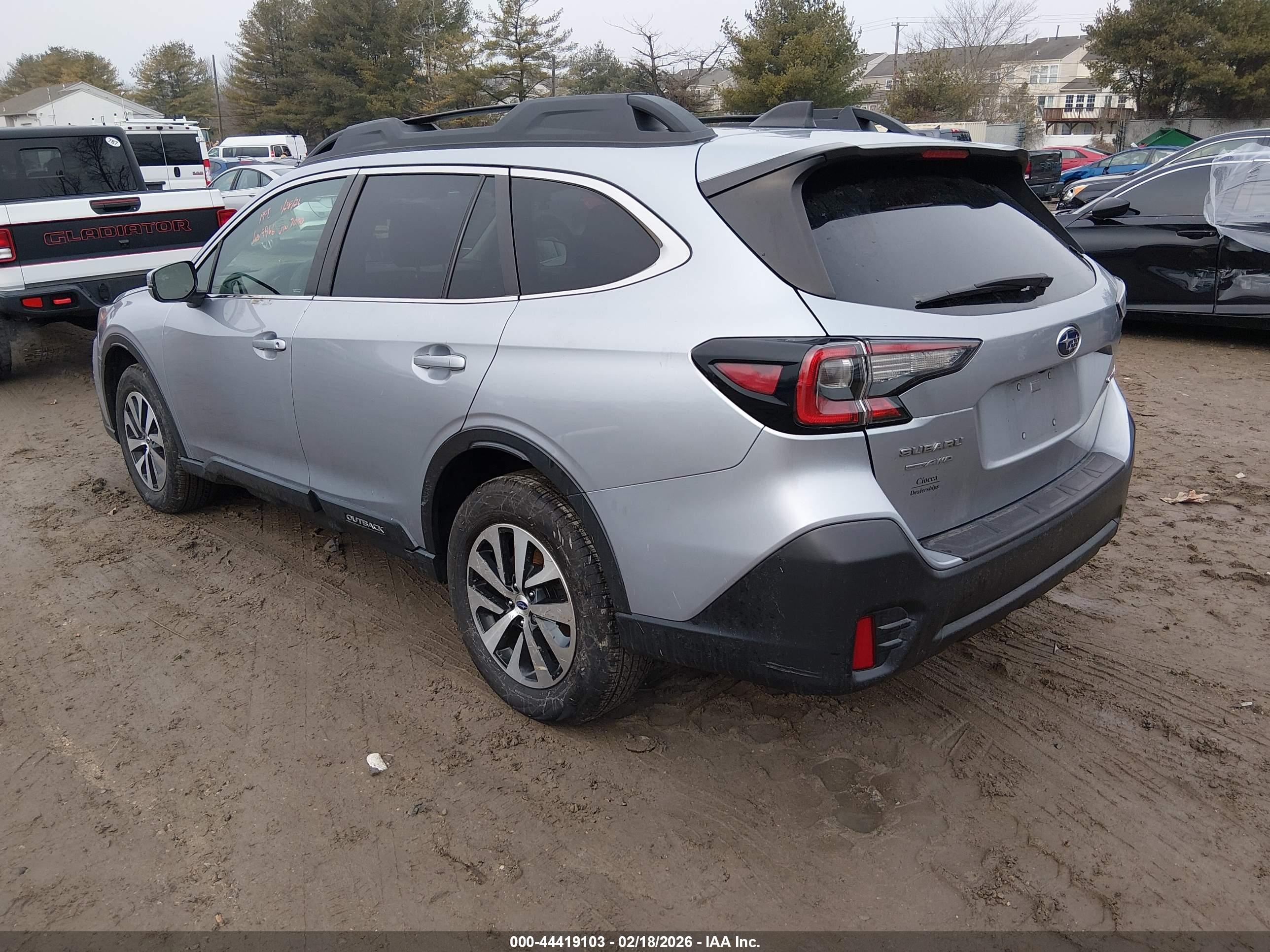 SUBARU OUTBACK image 3