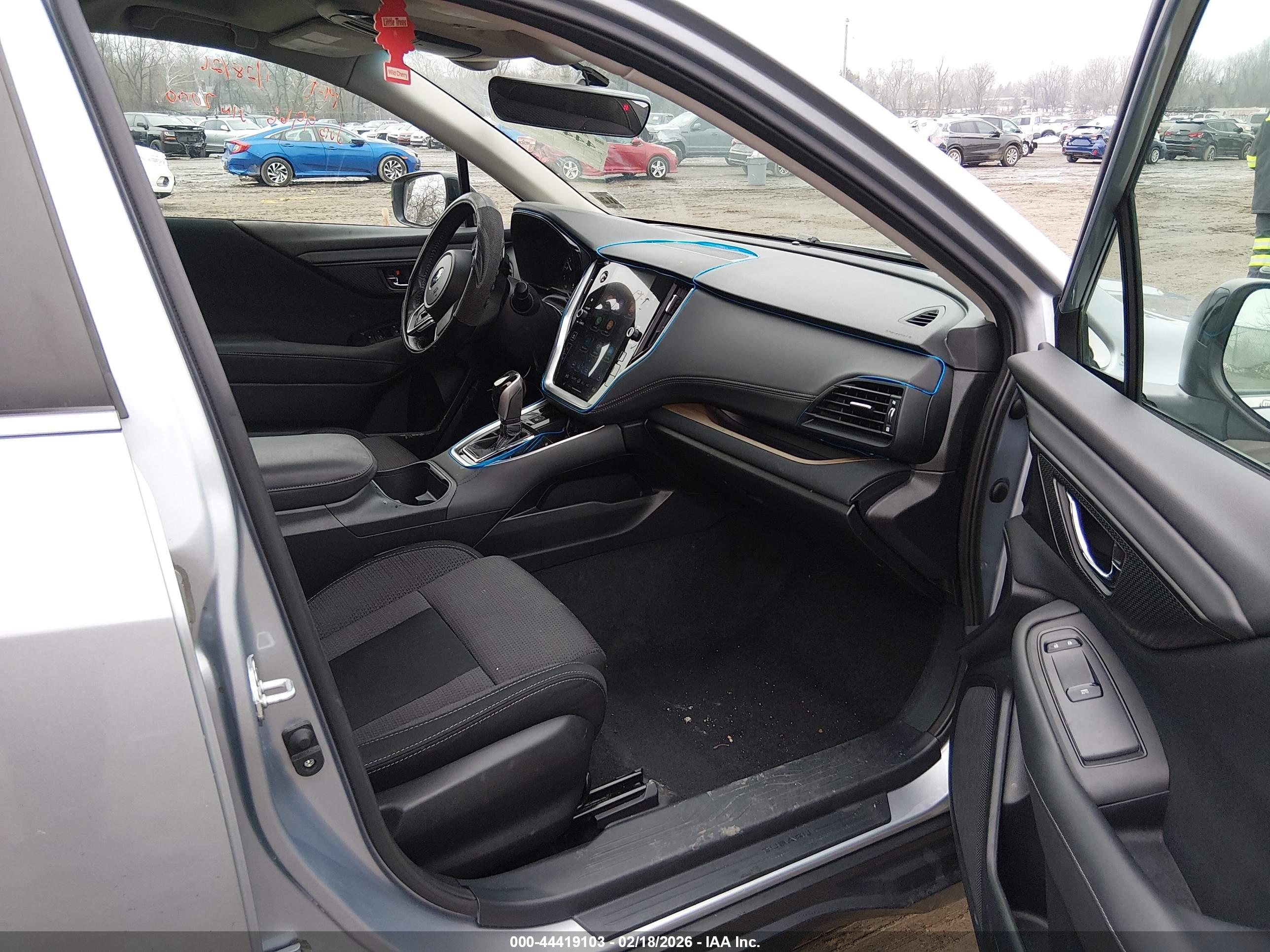 SUBARU OUTBACK image 5