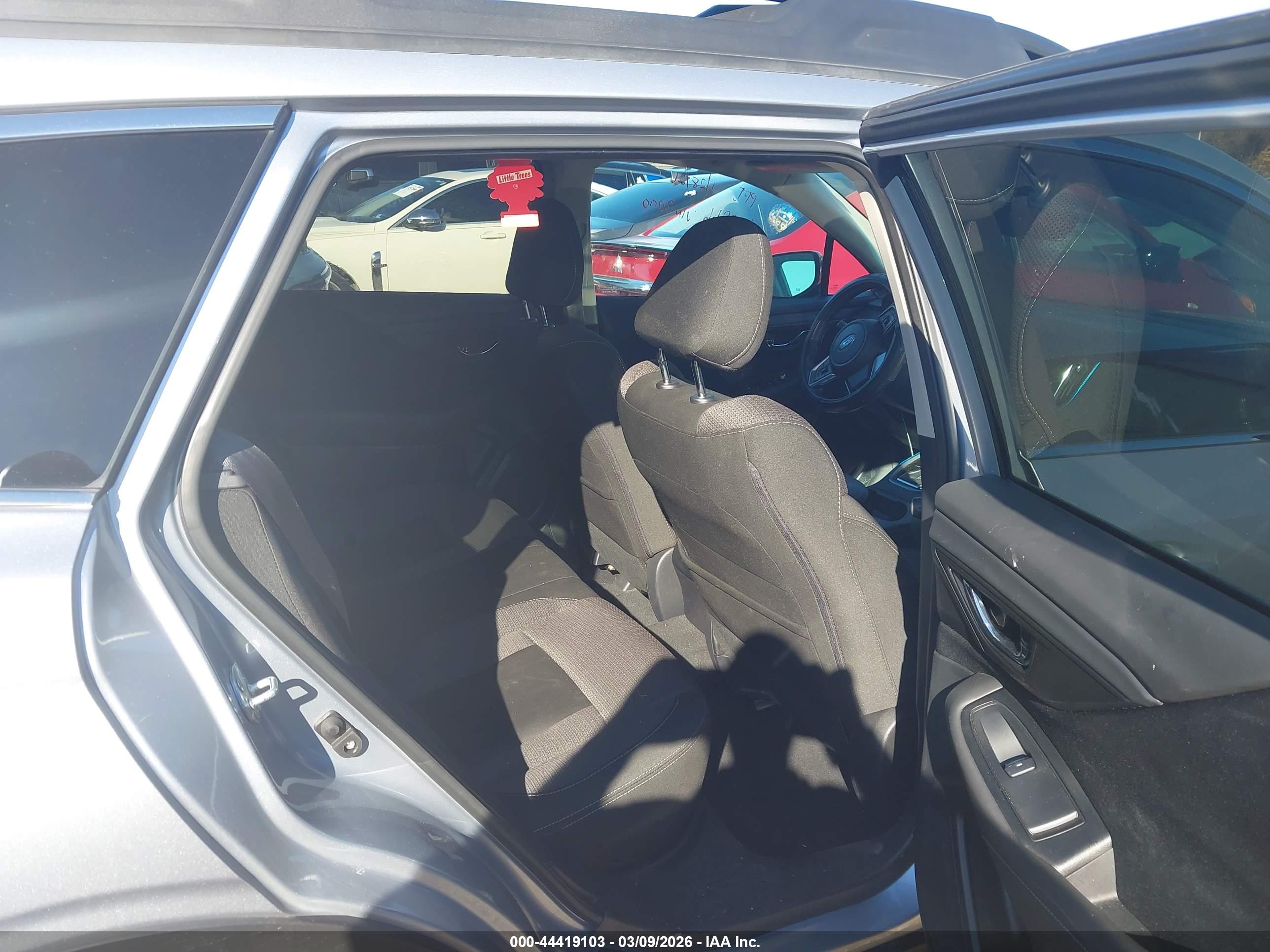 SUBARU OUTBACK image 8