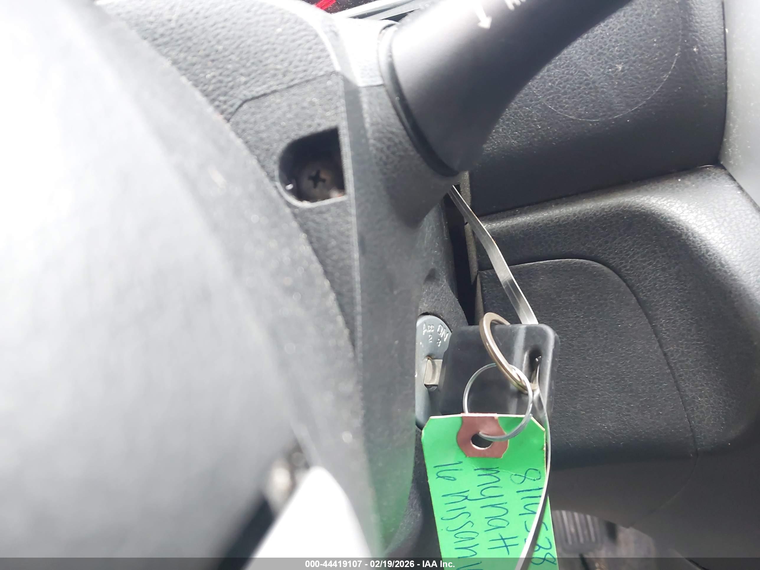 NISSAN VERSA image 11