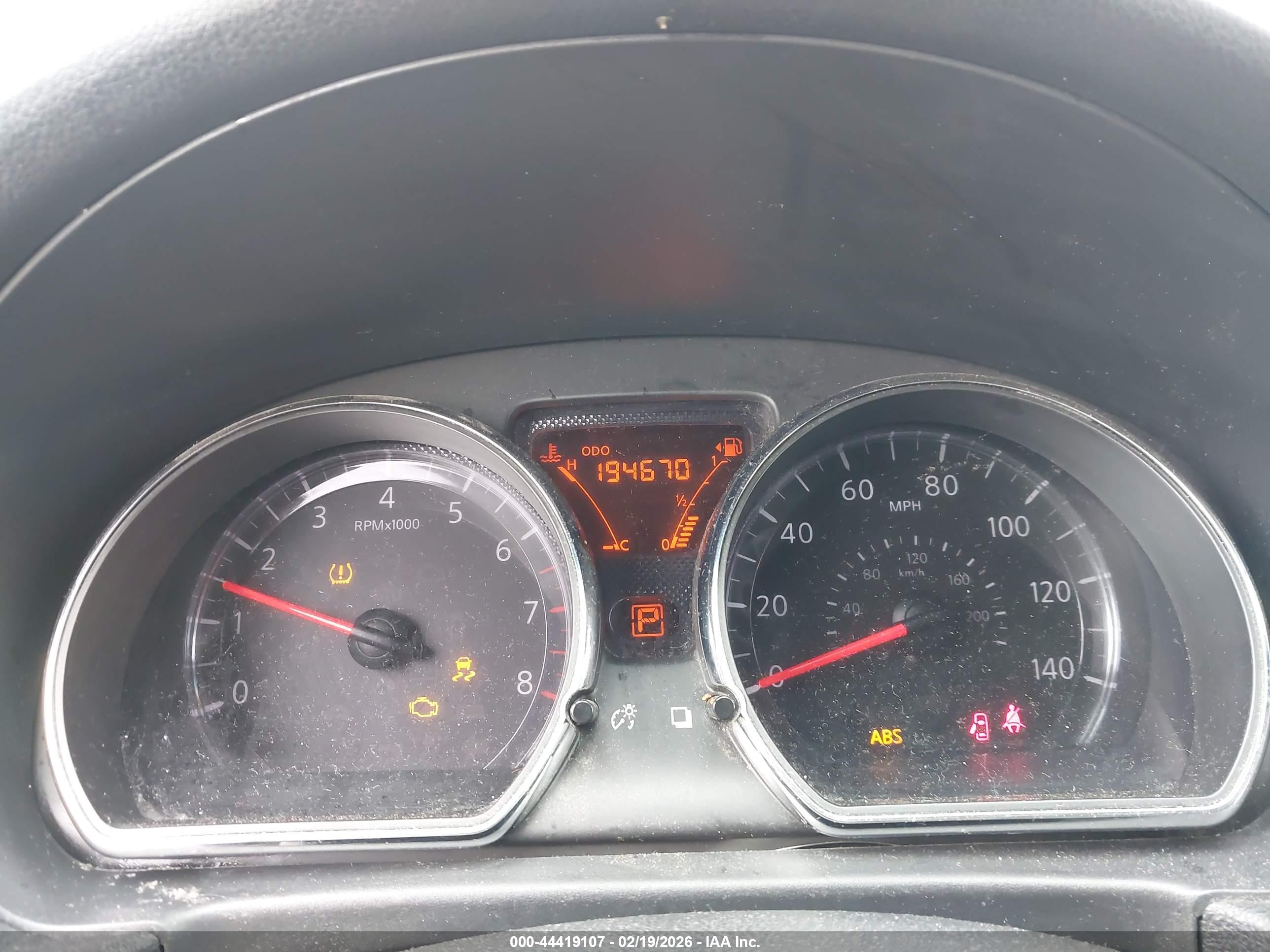 NISSAN VERSA image 7