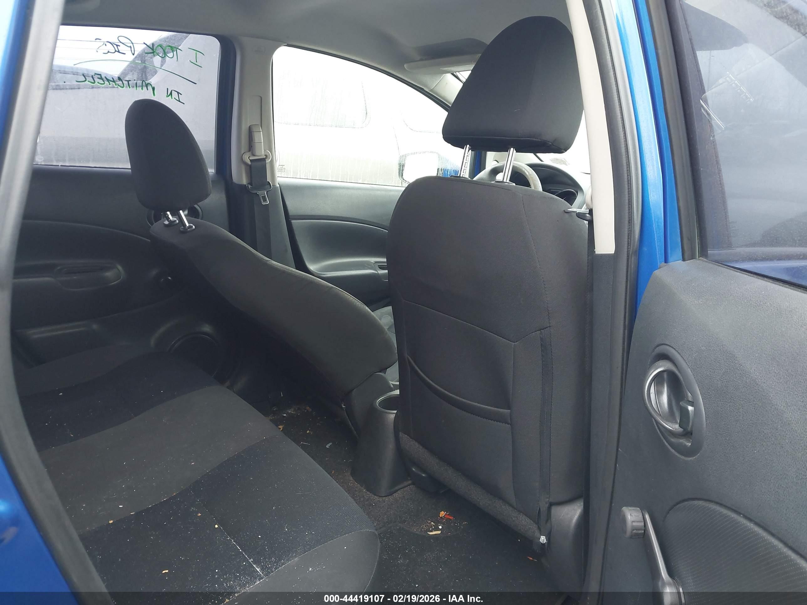 NISSAN VERSA image 8