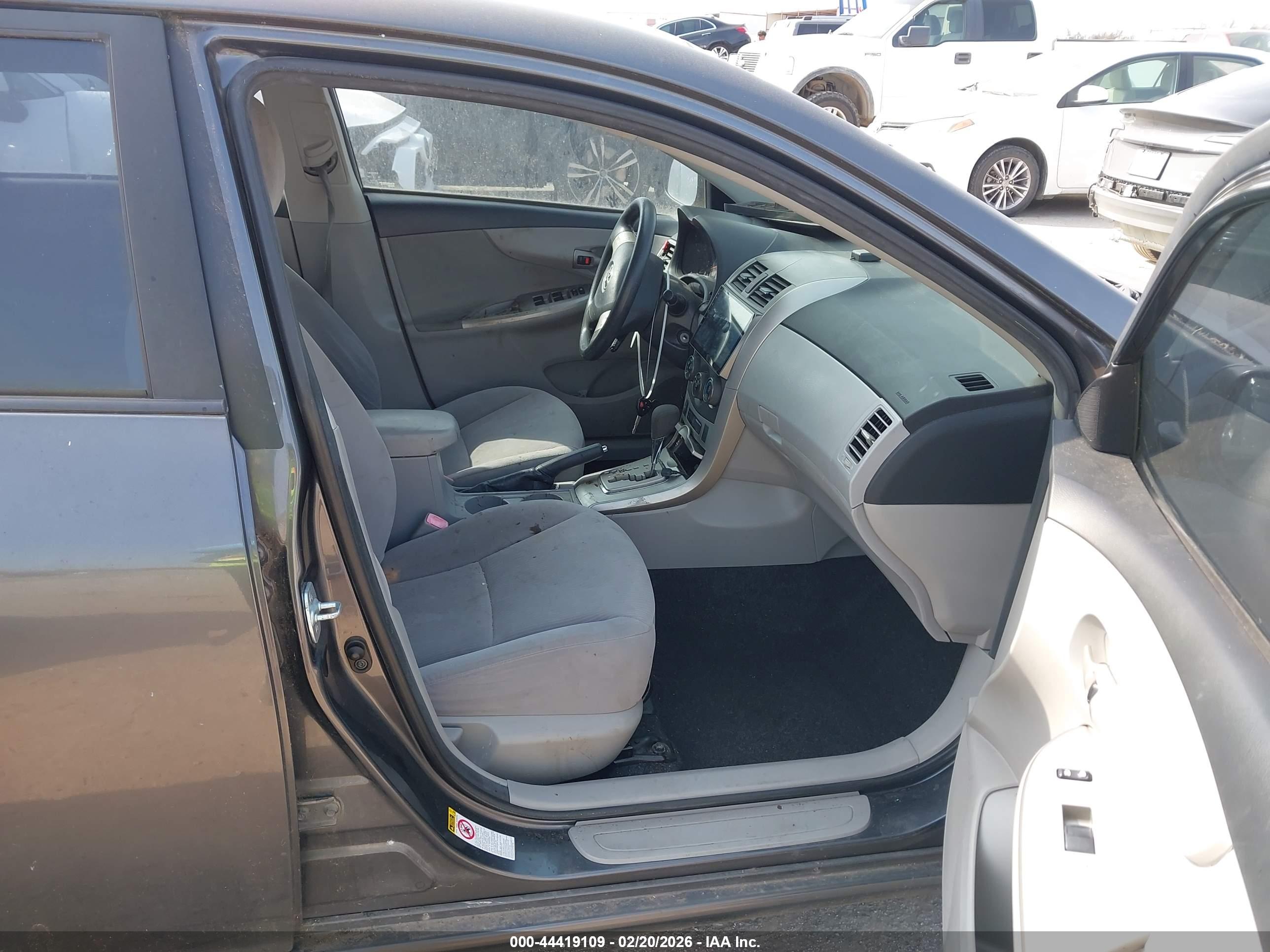 TOYOTA COROLLA image 5