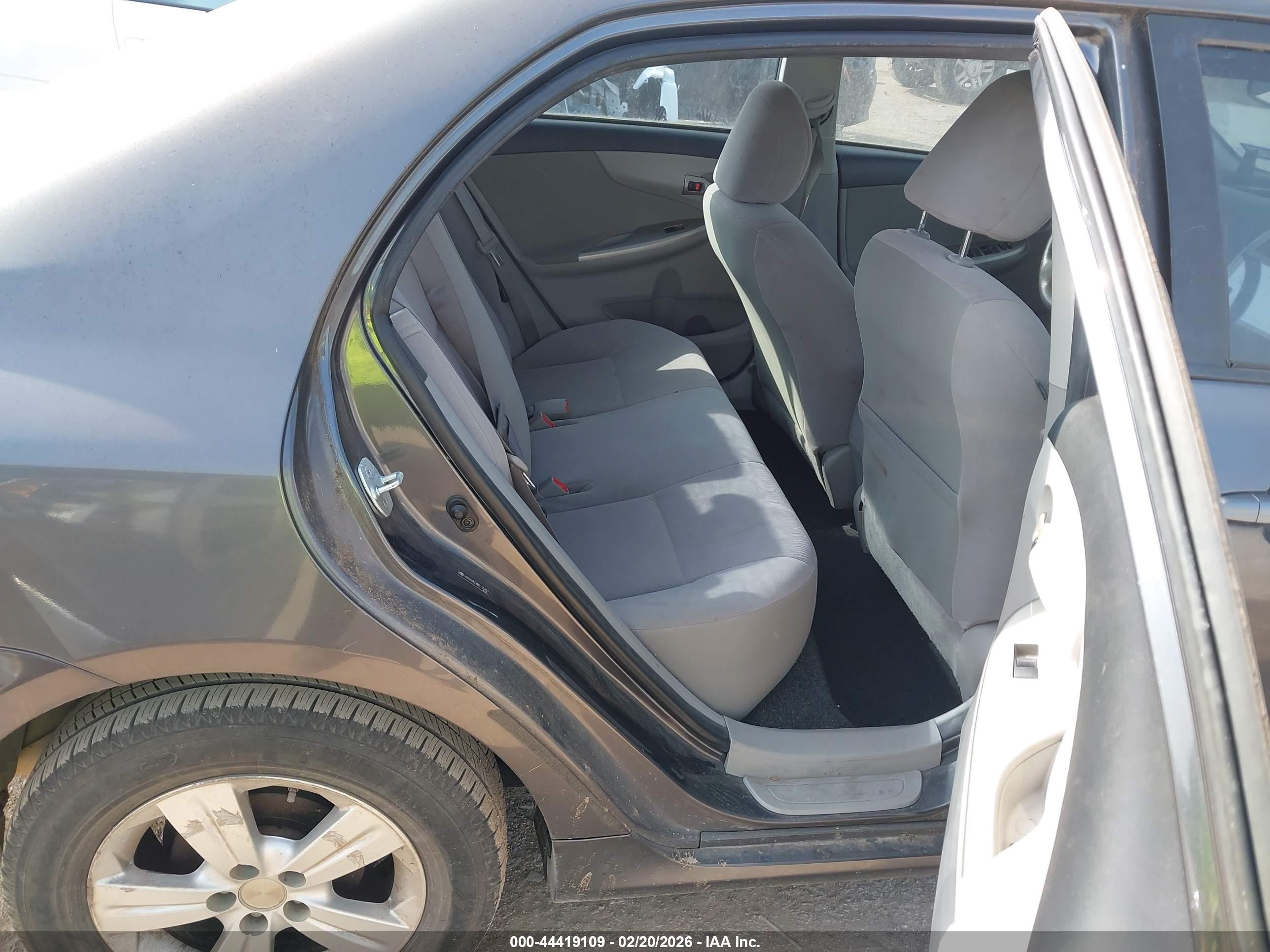 TOYOTA COROLLA image 8