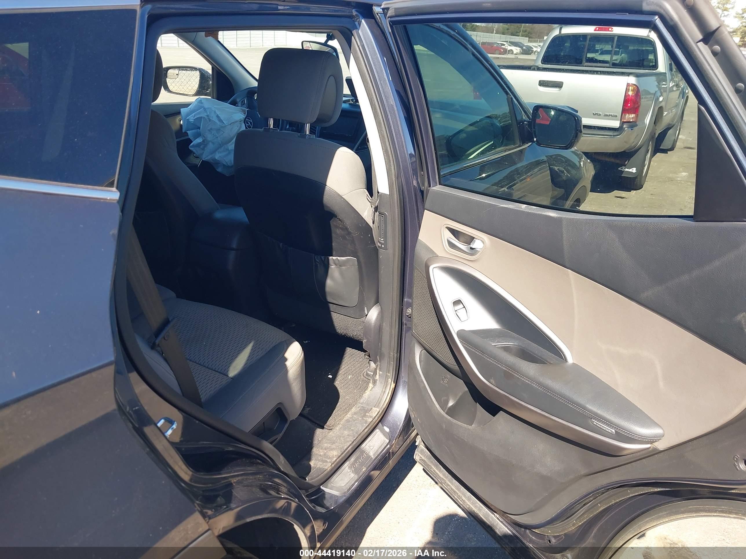 HYUNDAI SANTA image 8