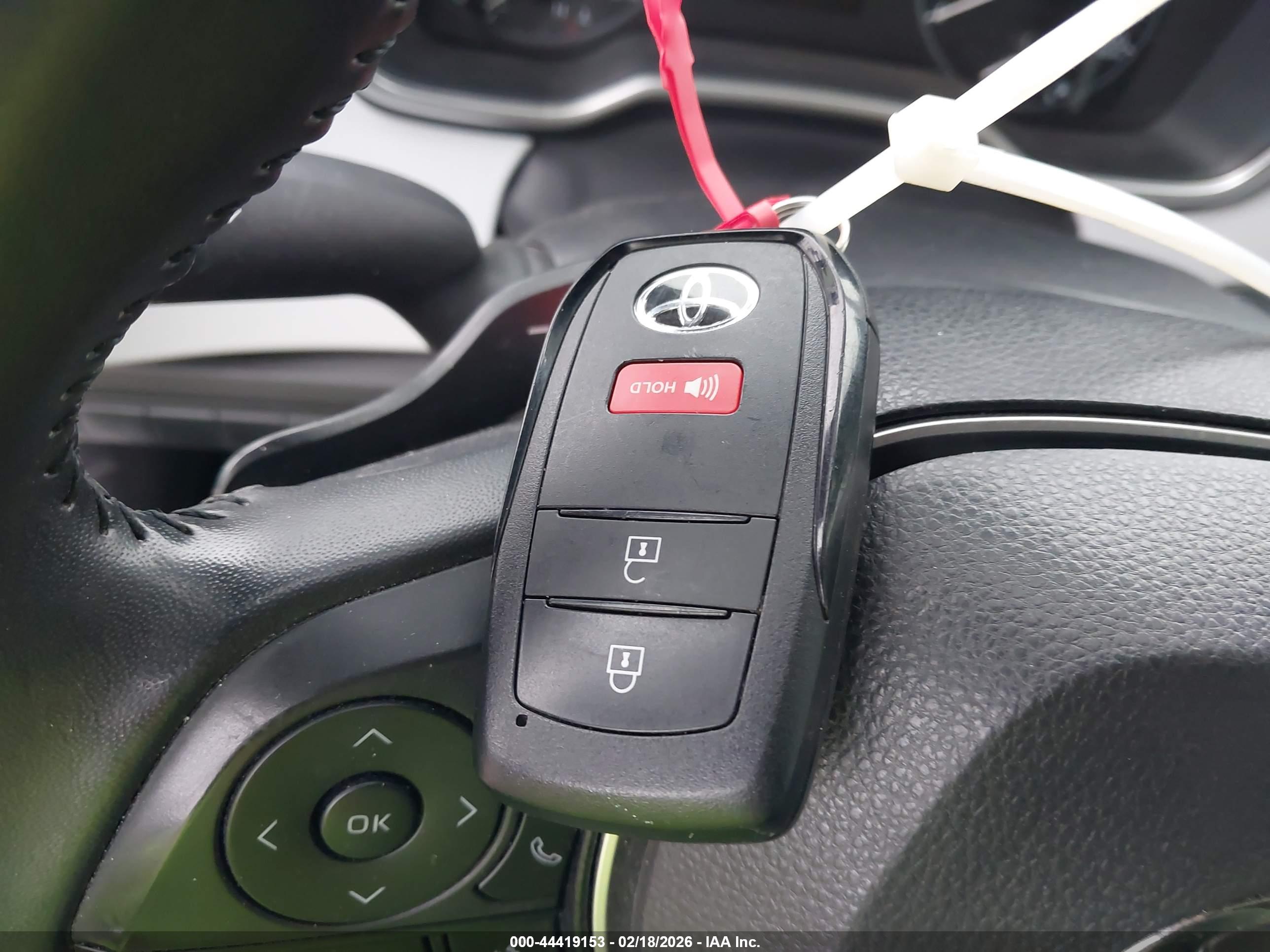 TOYOTA COROLLA image 11