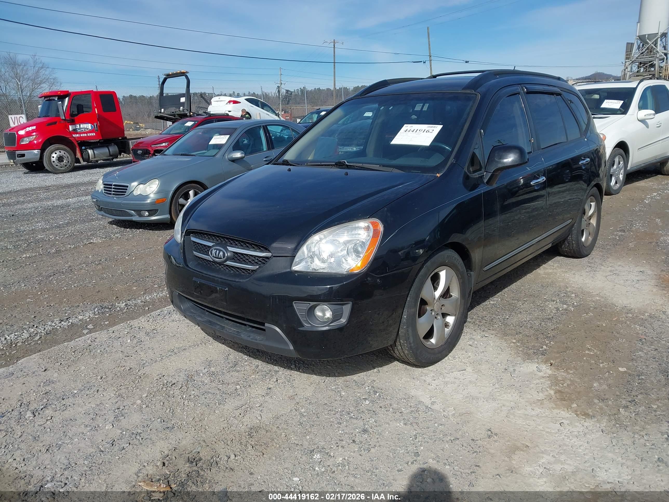 KIA RONDO image 2