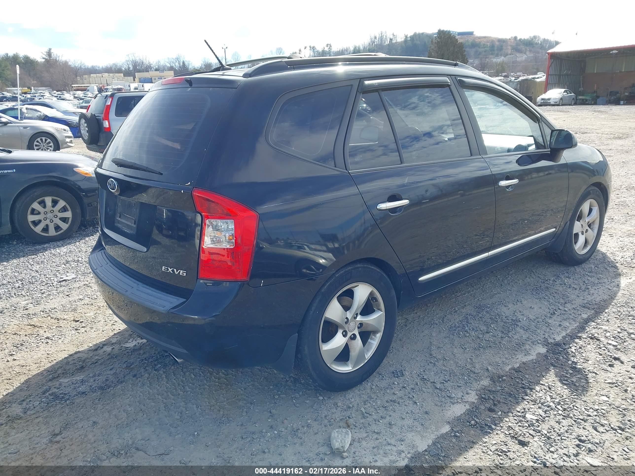 KIA RONDO image 4