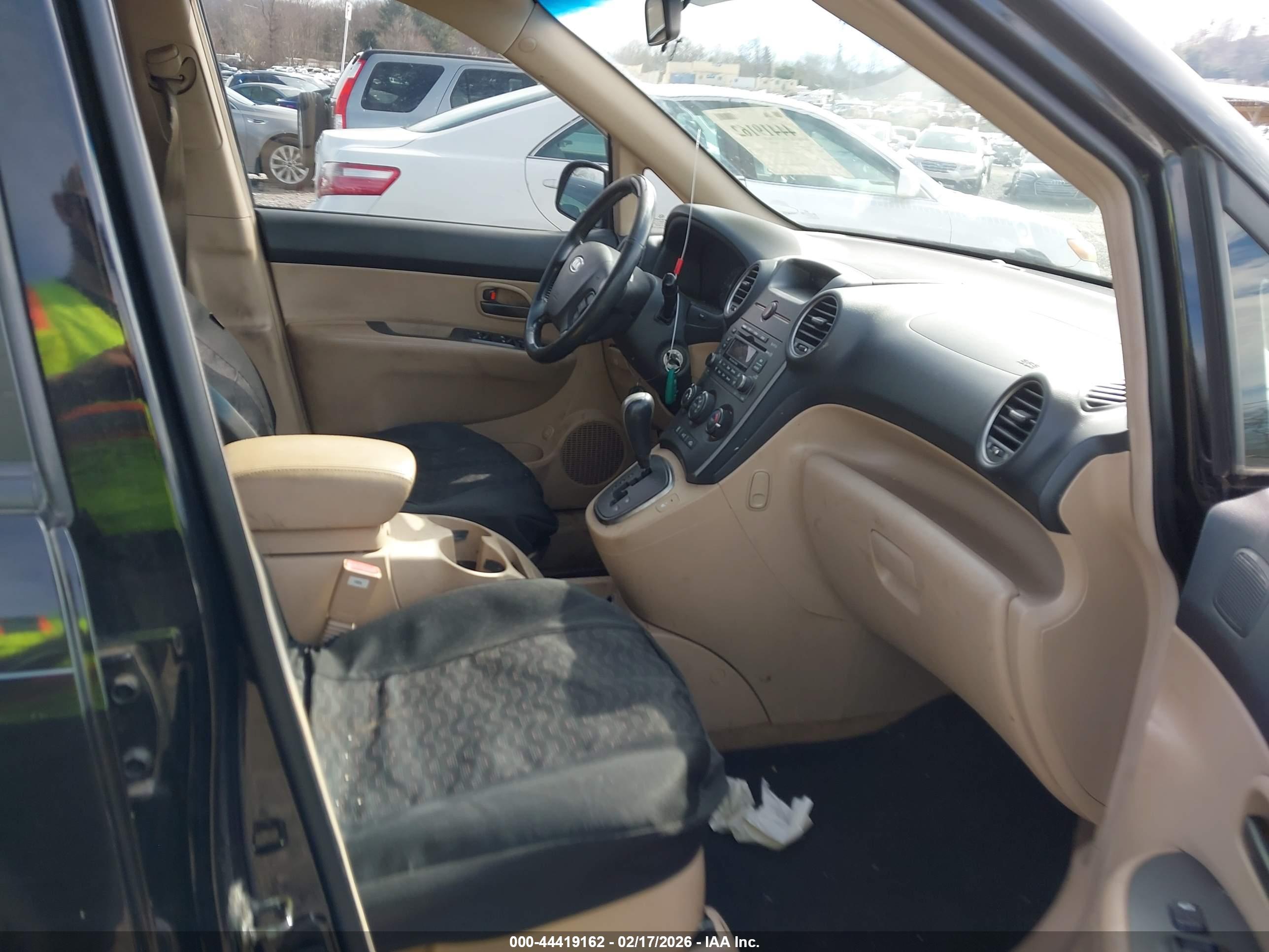 KIA RONDO image 5