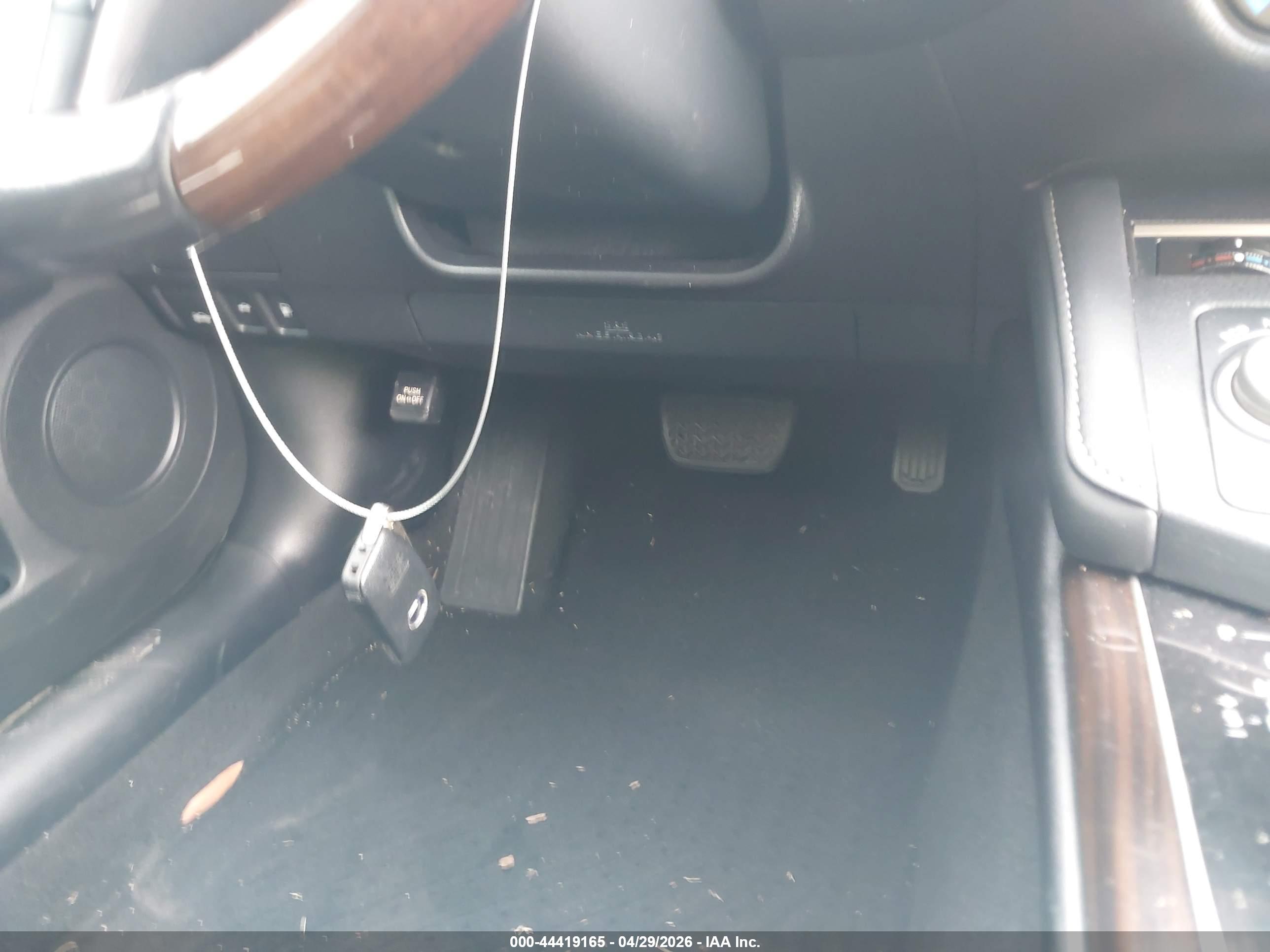 LEXUS ES image 11