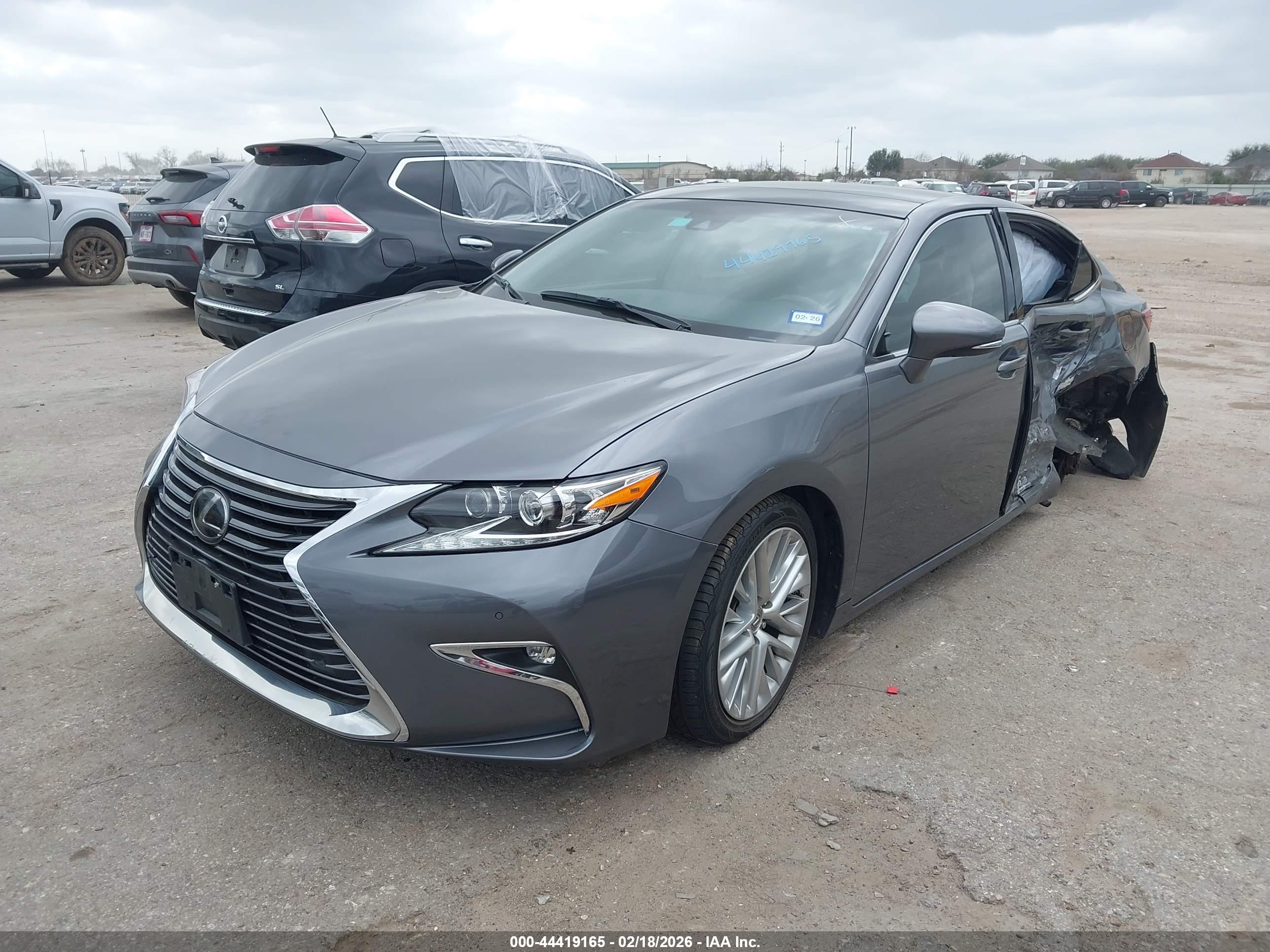 LEXUS ES image 2