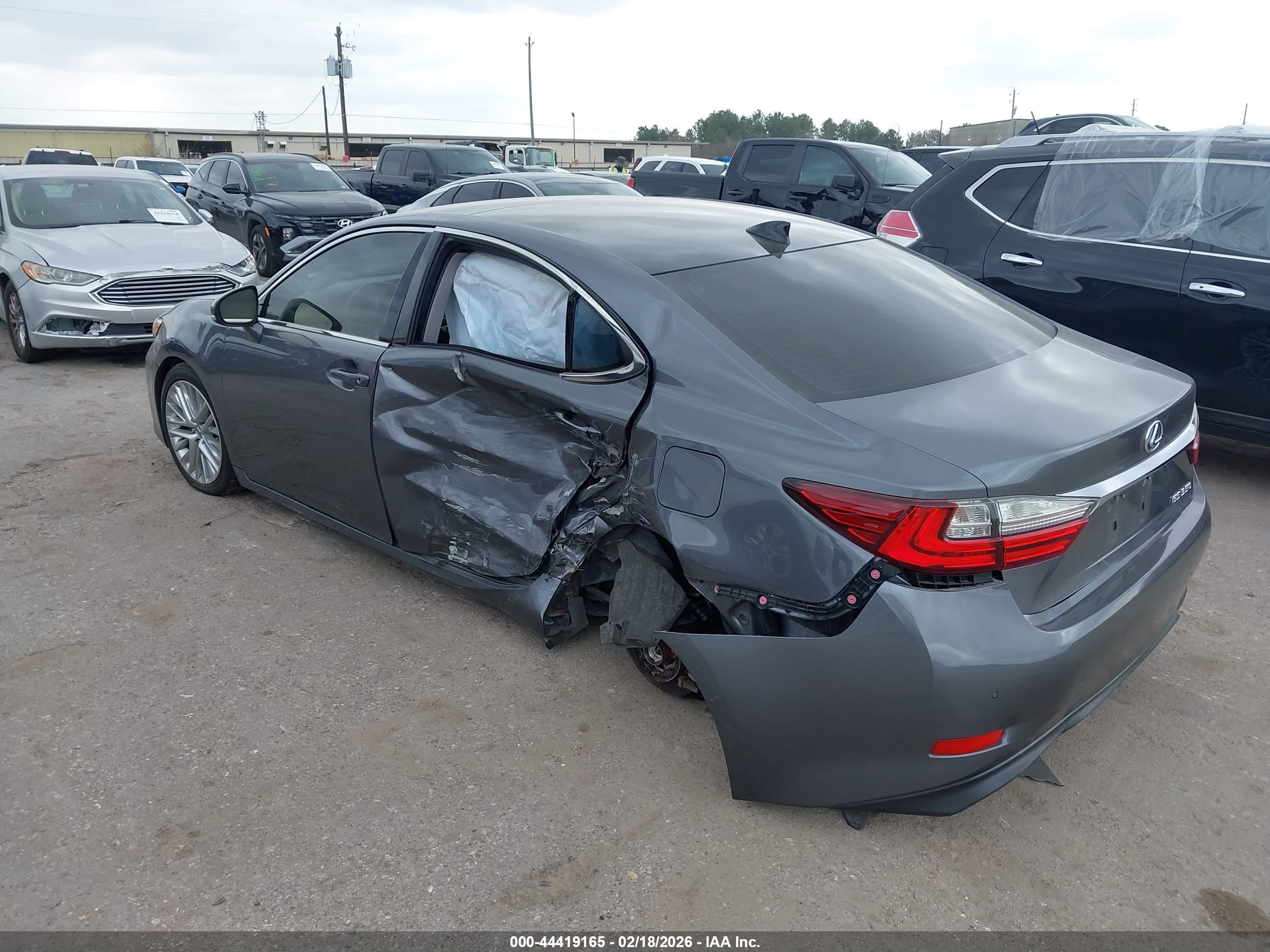 LEXUS ES image 3