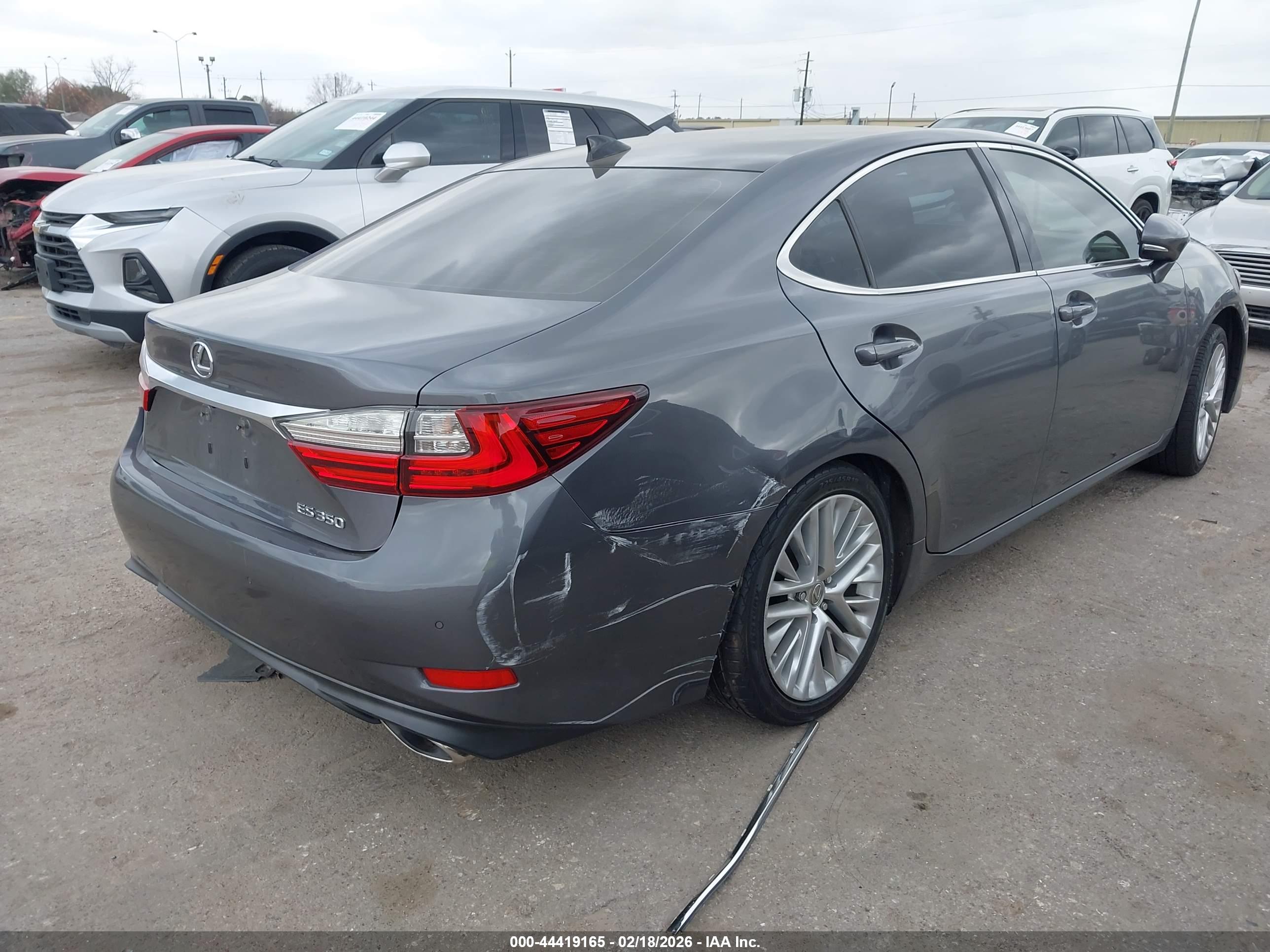 LEXUS ES image 4